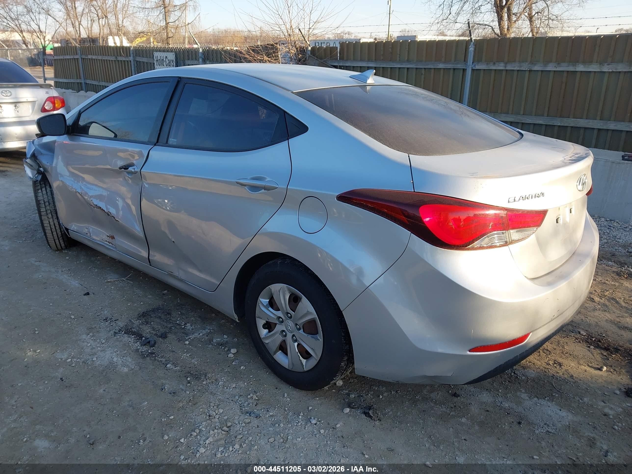 HYUNDAI ELANTRA image 3