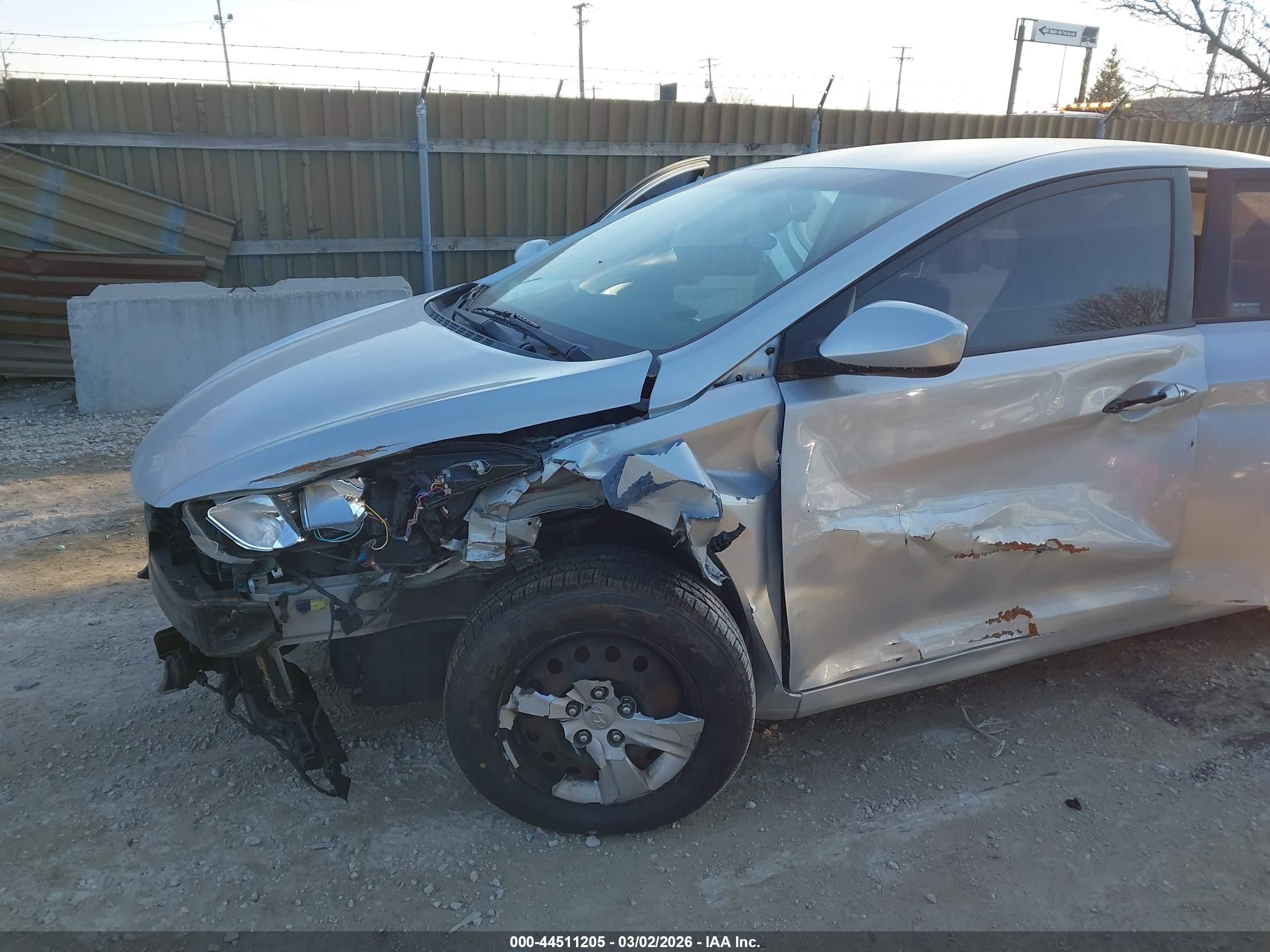 HYUNDAI ELANTRA image 6