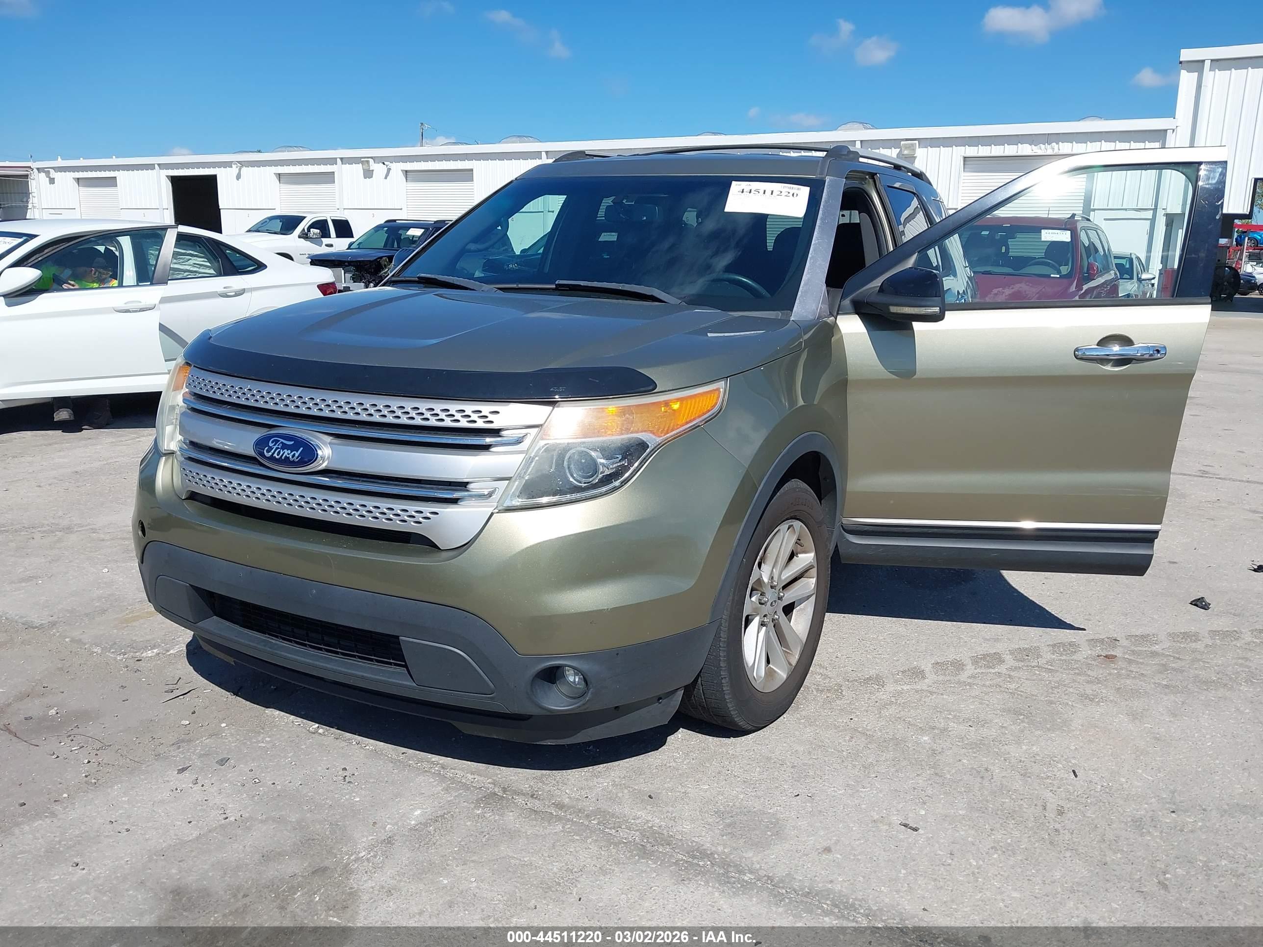 FORD EXPLORER image 6