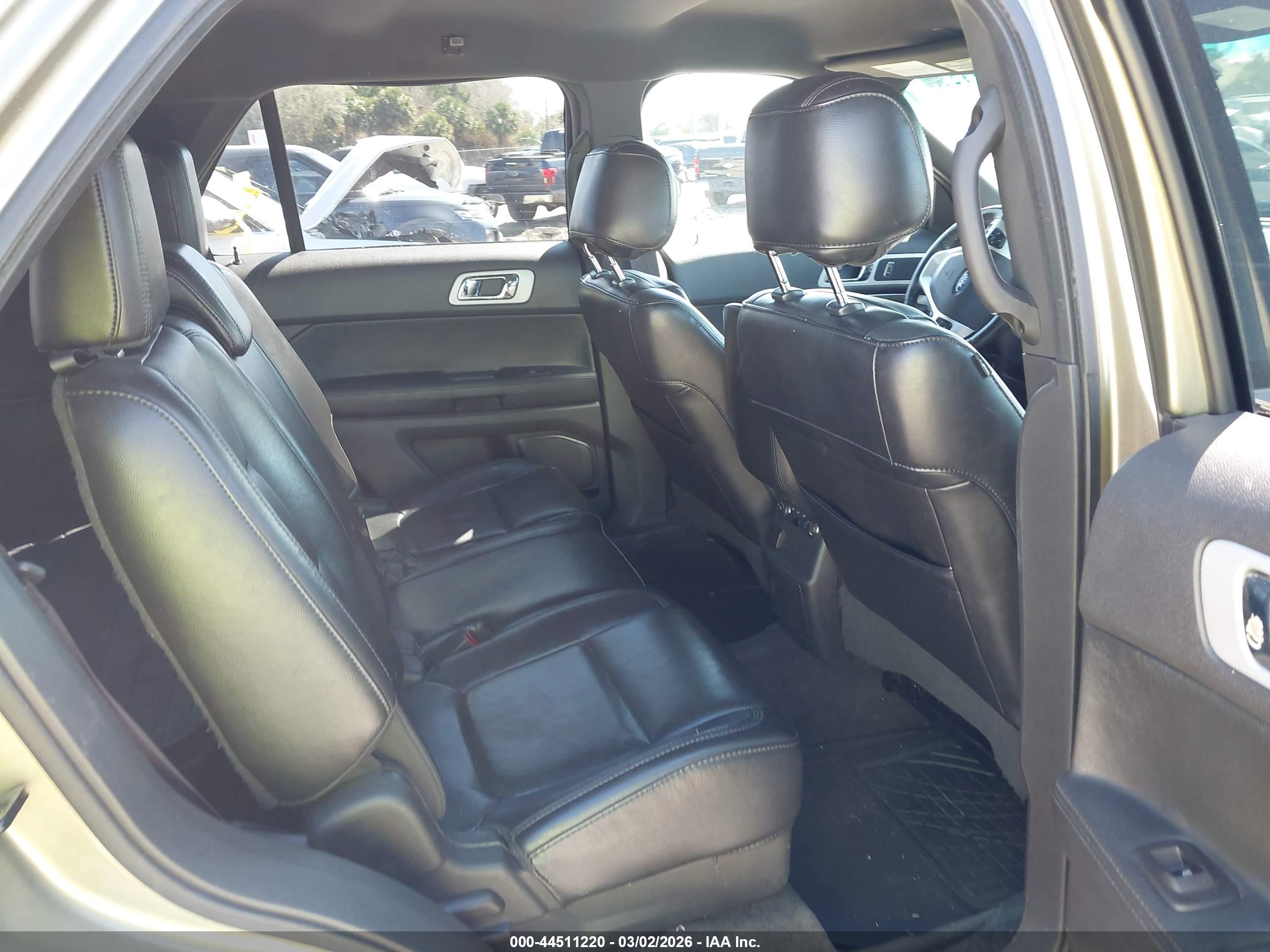 FORD EXPLORER image 8