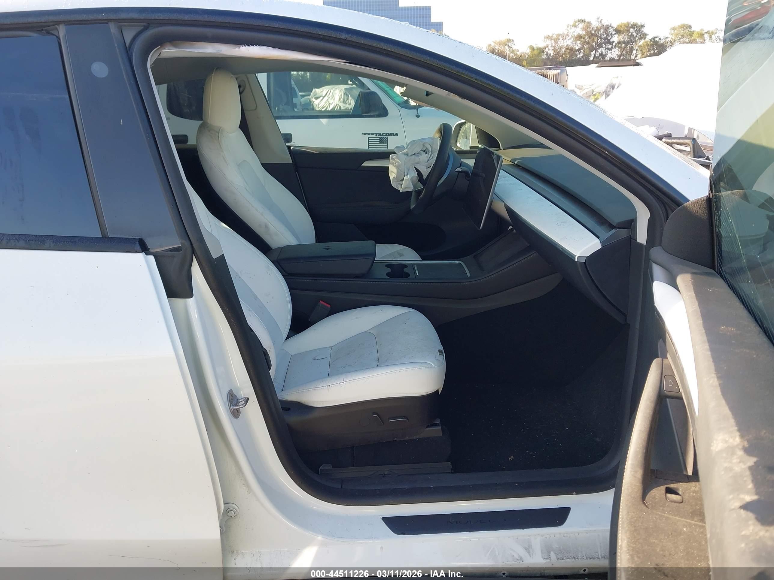 TESLA MODEL image 5