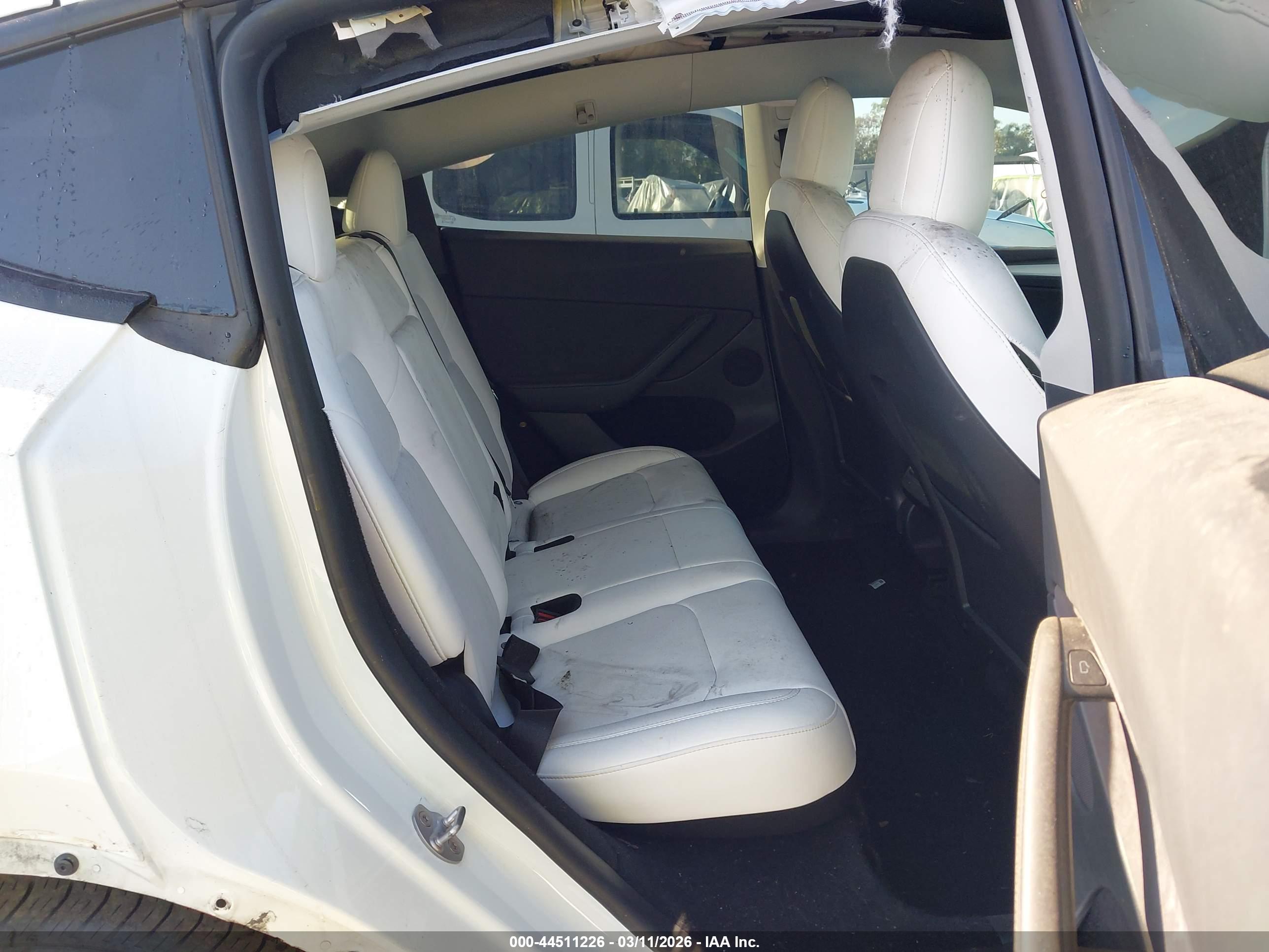 TESLA MODEL image 8