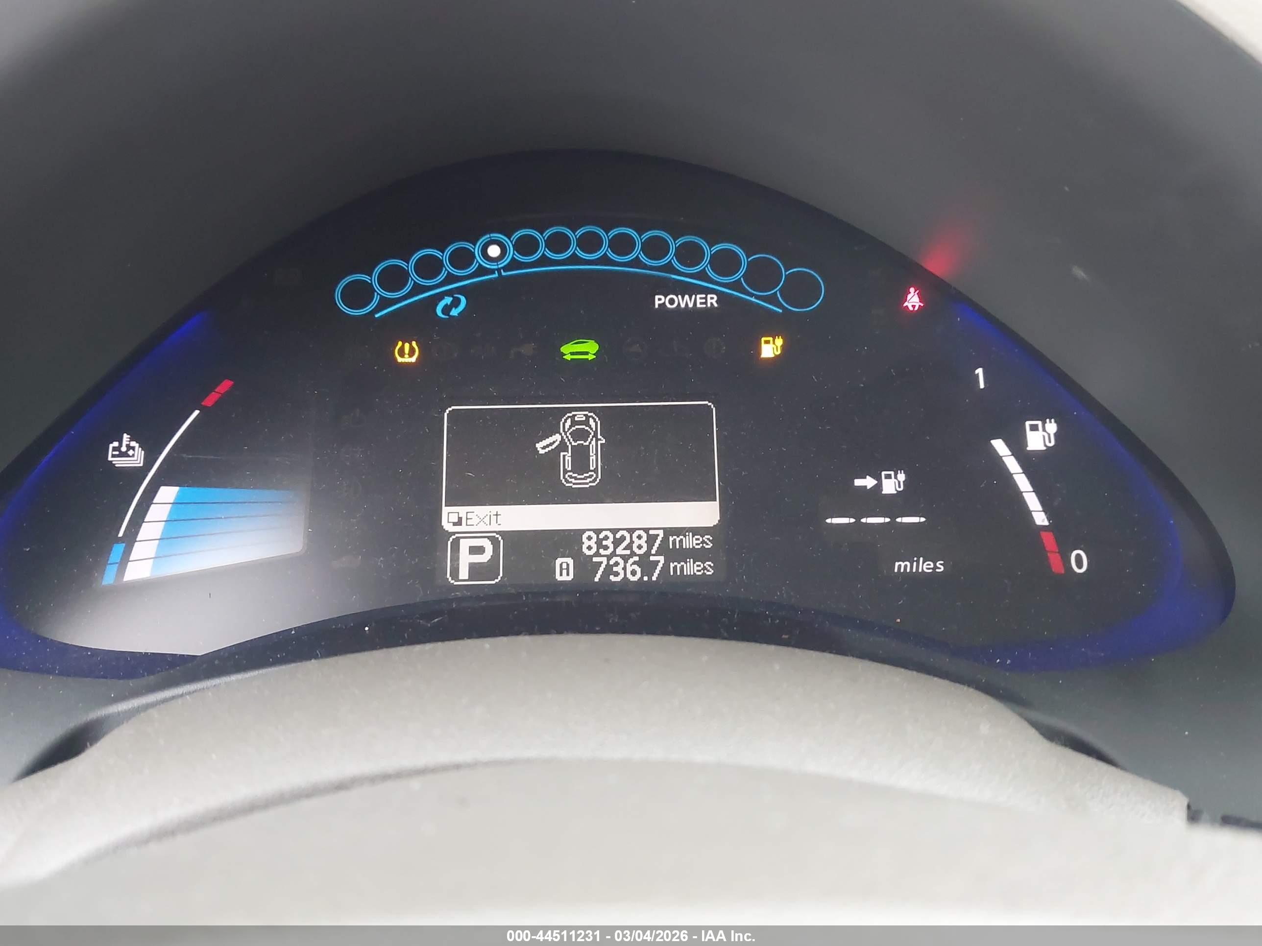 NISSAN LEAF image 7