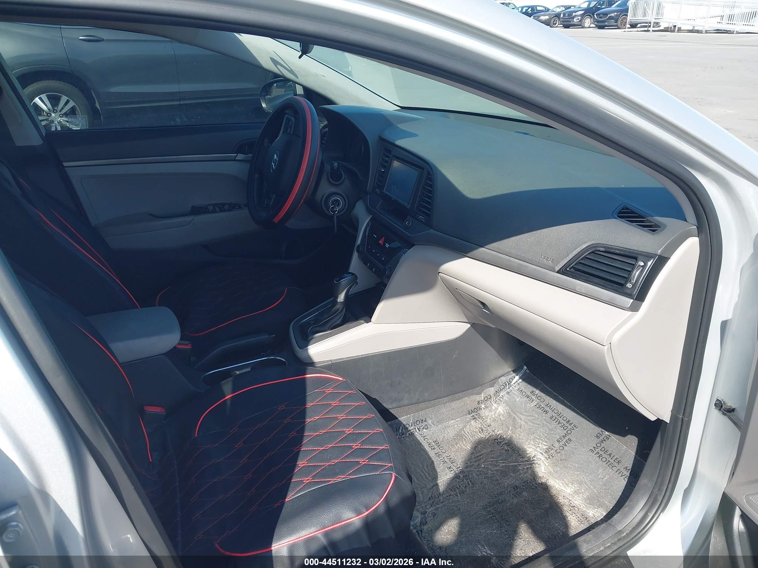 HYUNDAI ELANTRA image 5
