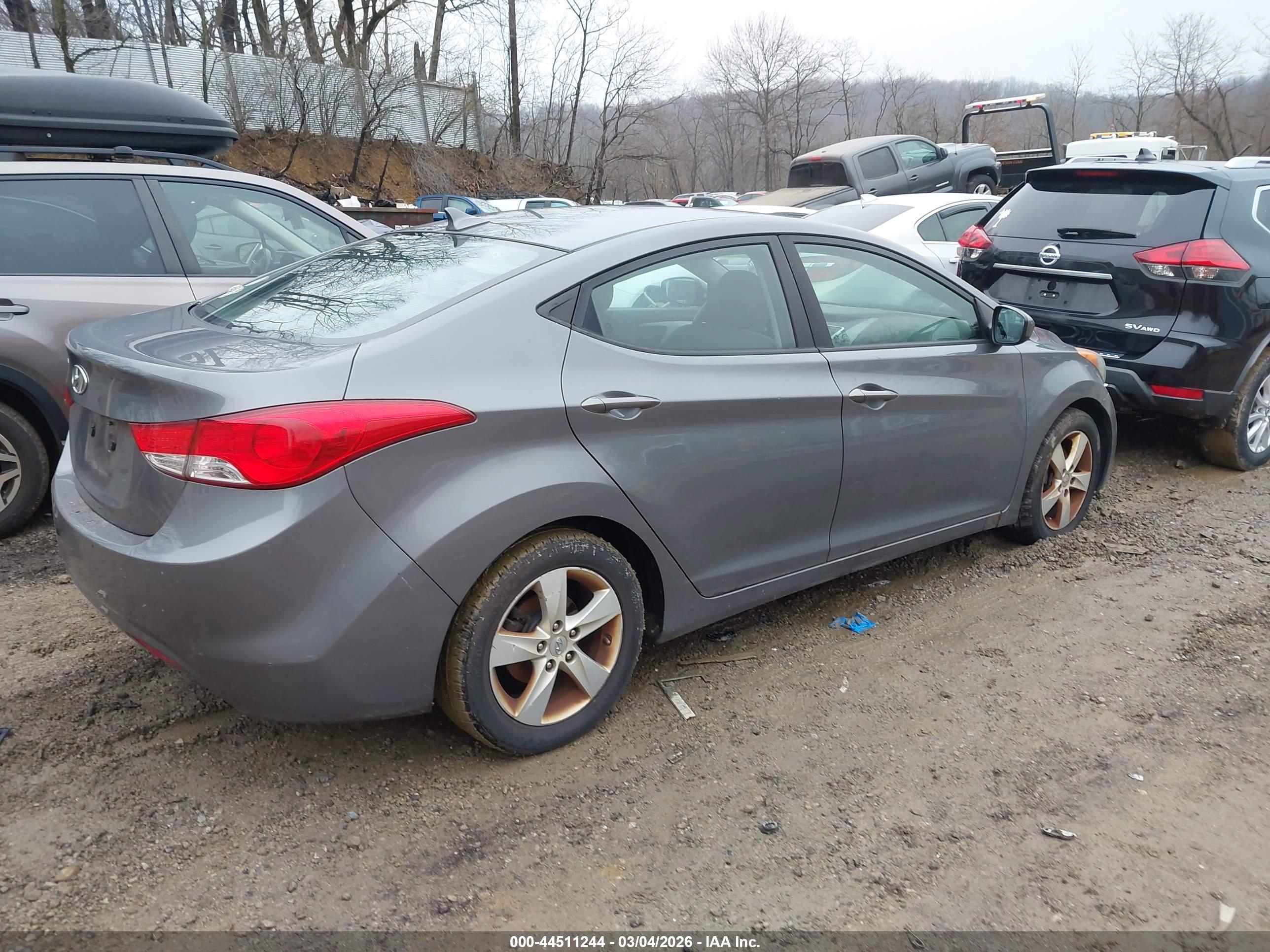 HYUNDAI ELANTRA image 4