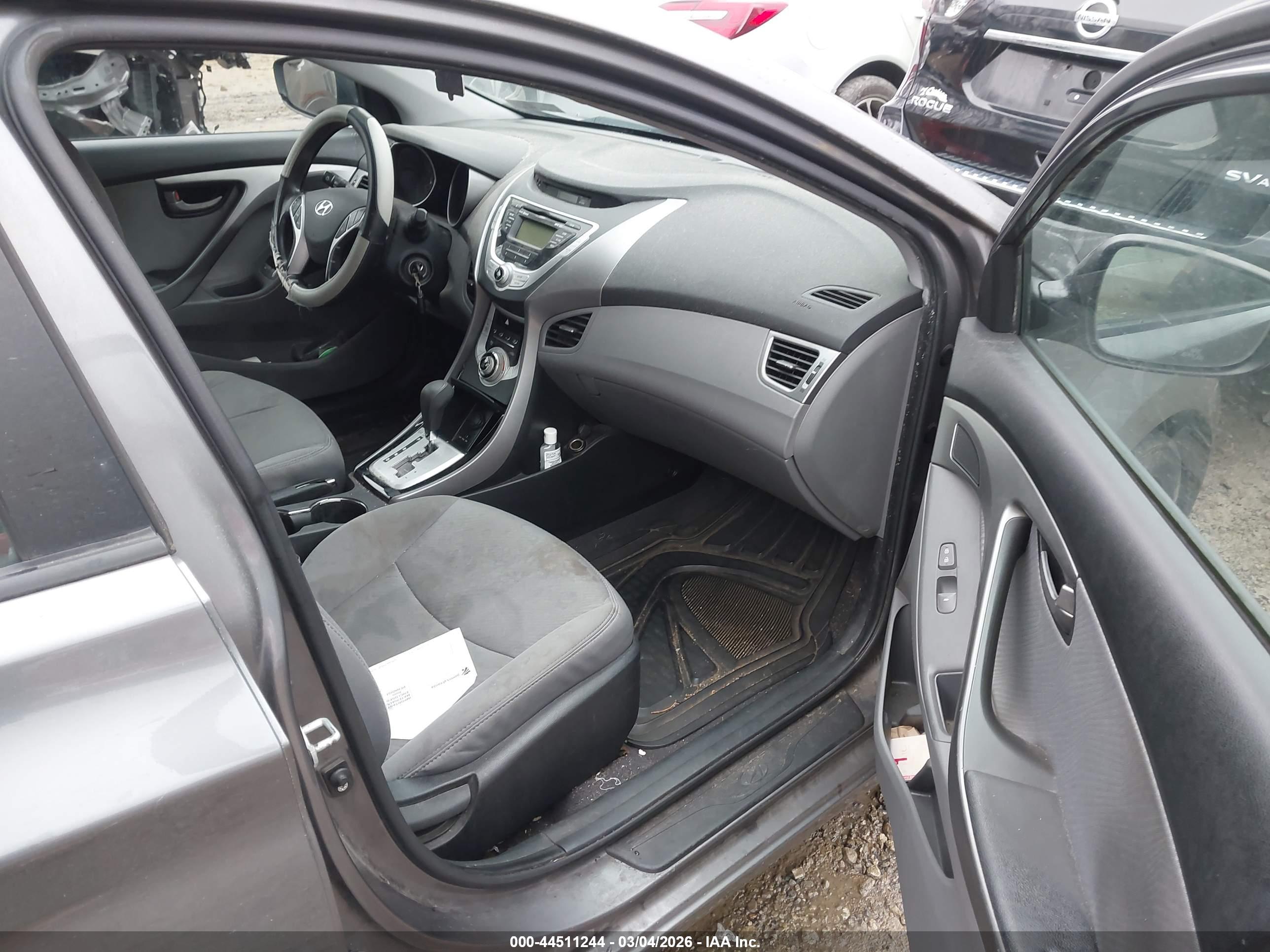 HYUNDAI ELANTRA image 5