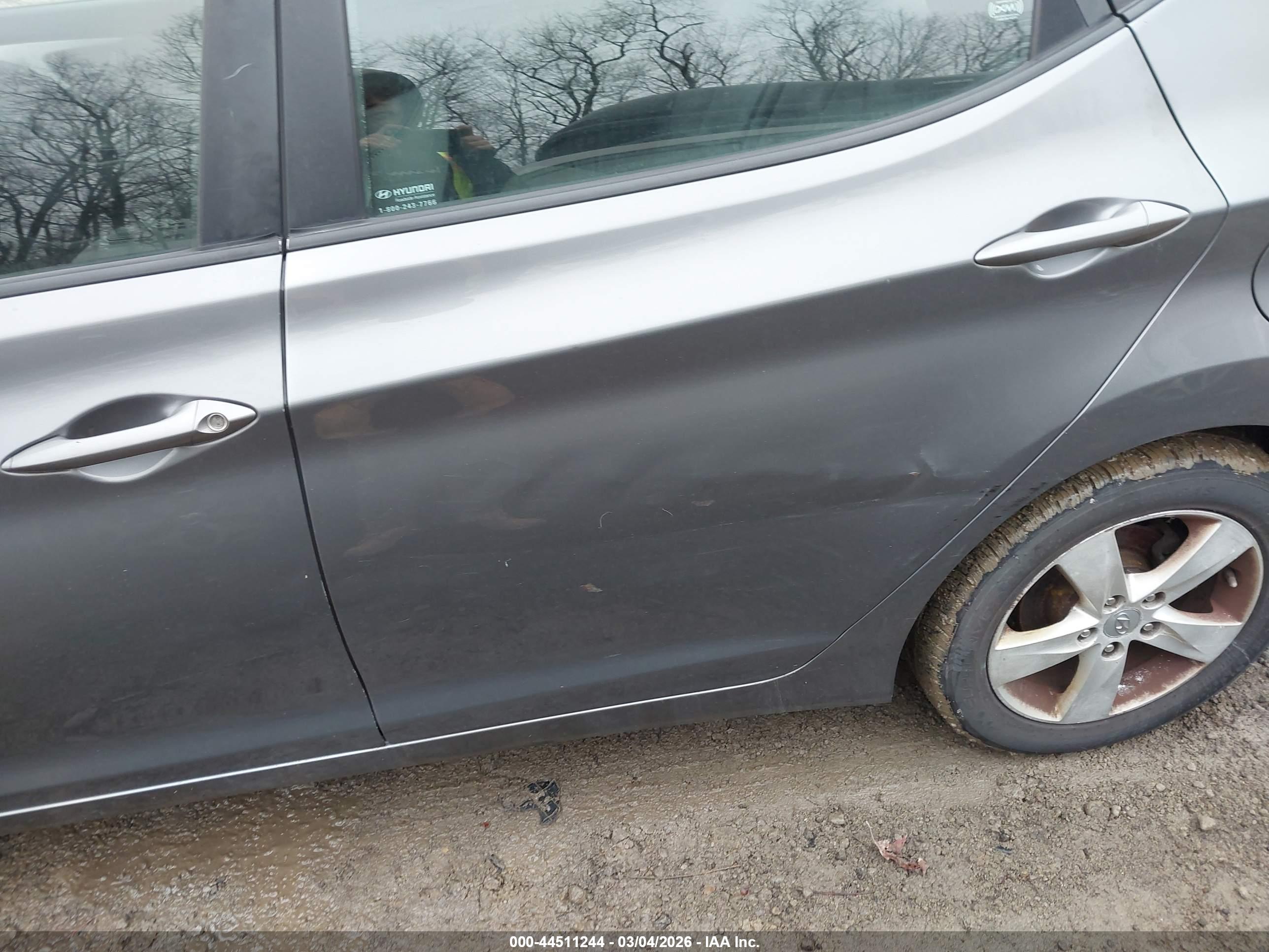 HYUNDAI ELANTRA image 6
