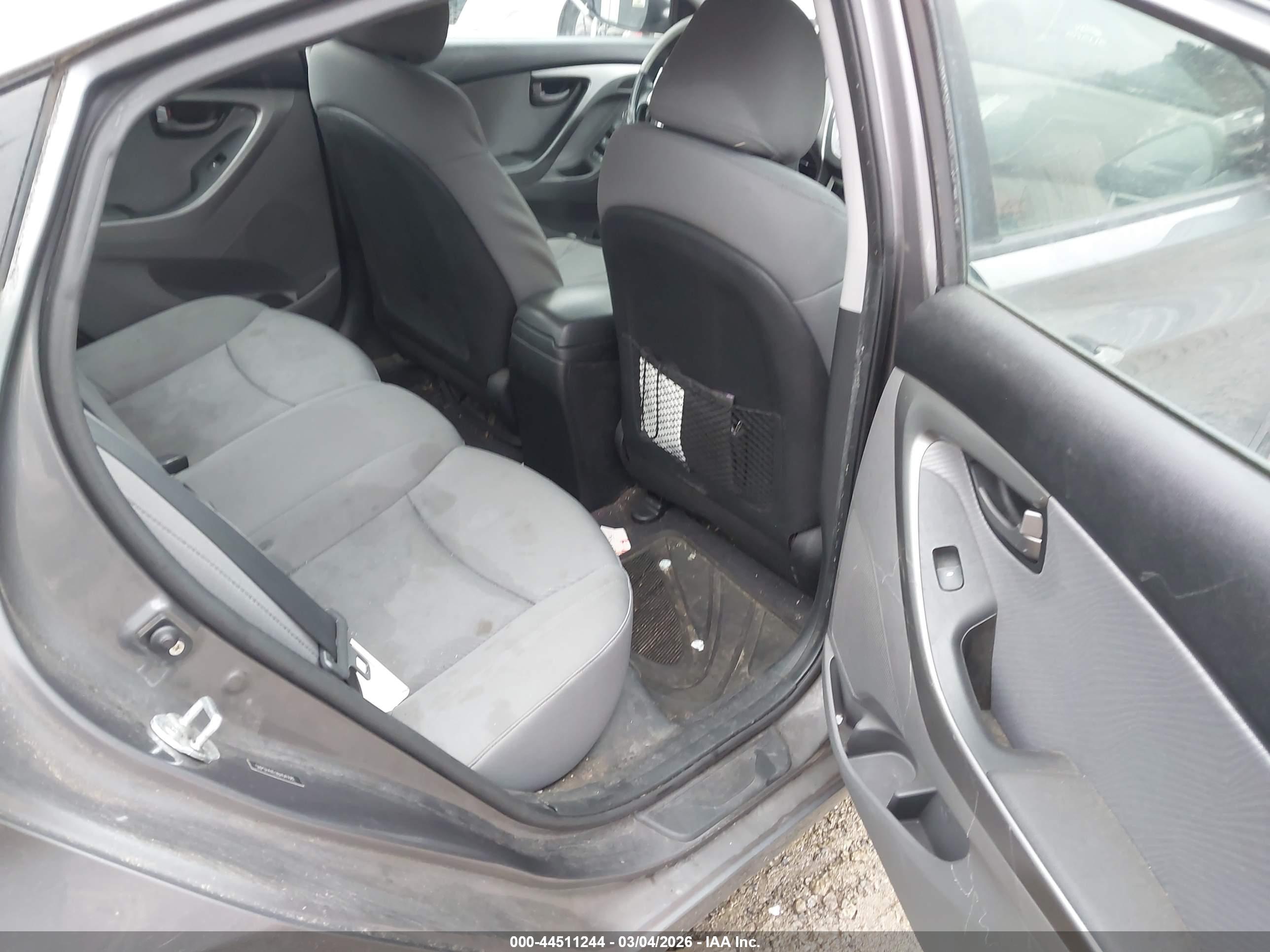 HYUNDAI ELANTRA image 8