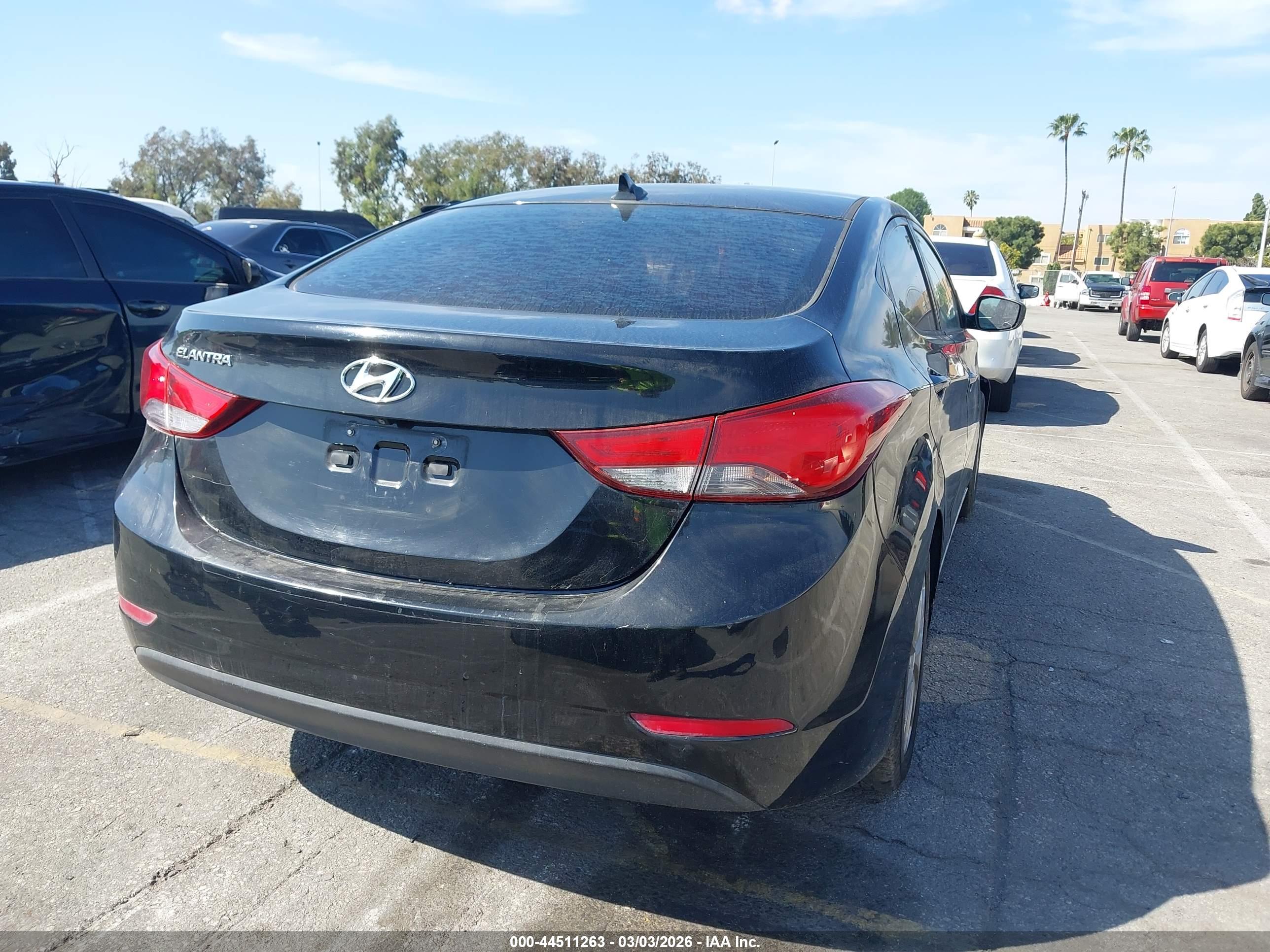 HYUNDAI ELANTRA image 4