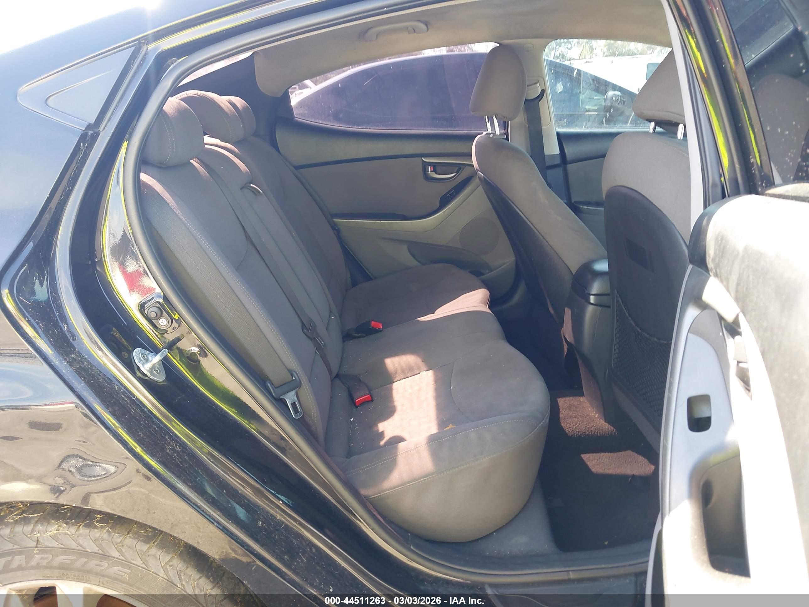HYUNDAI ELANTRA image 8