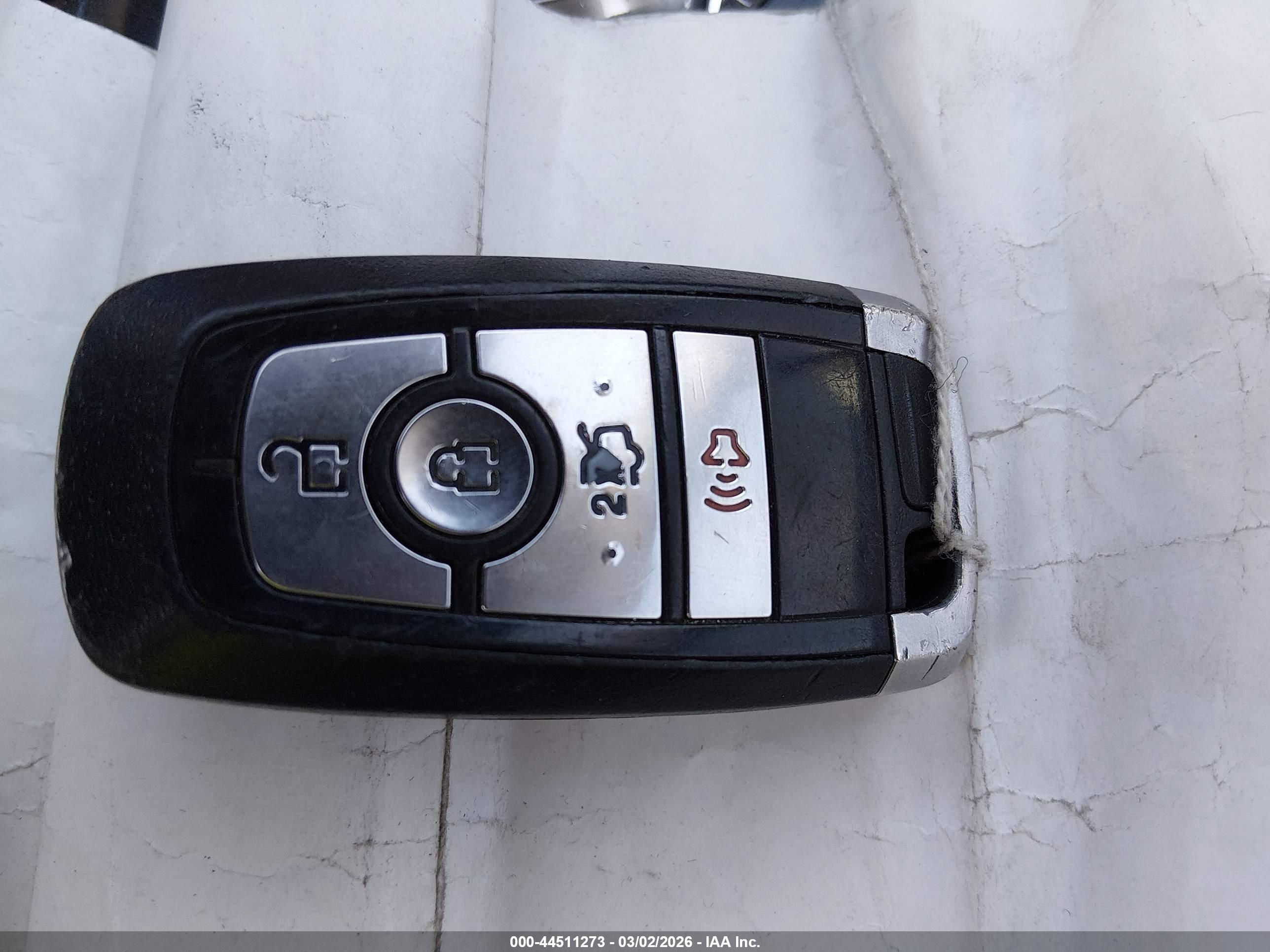 FORD FUSION image 11