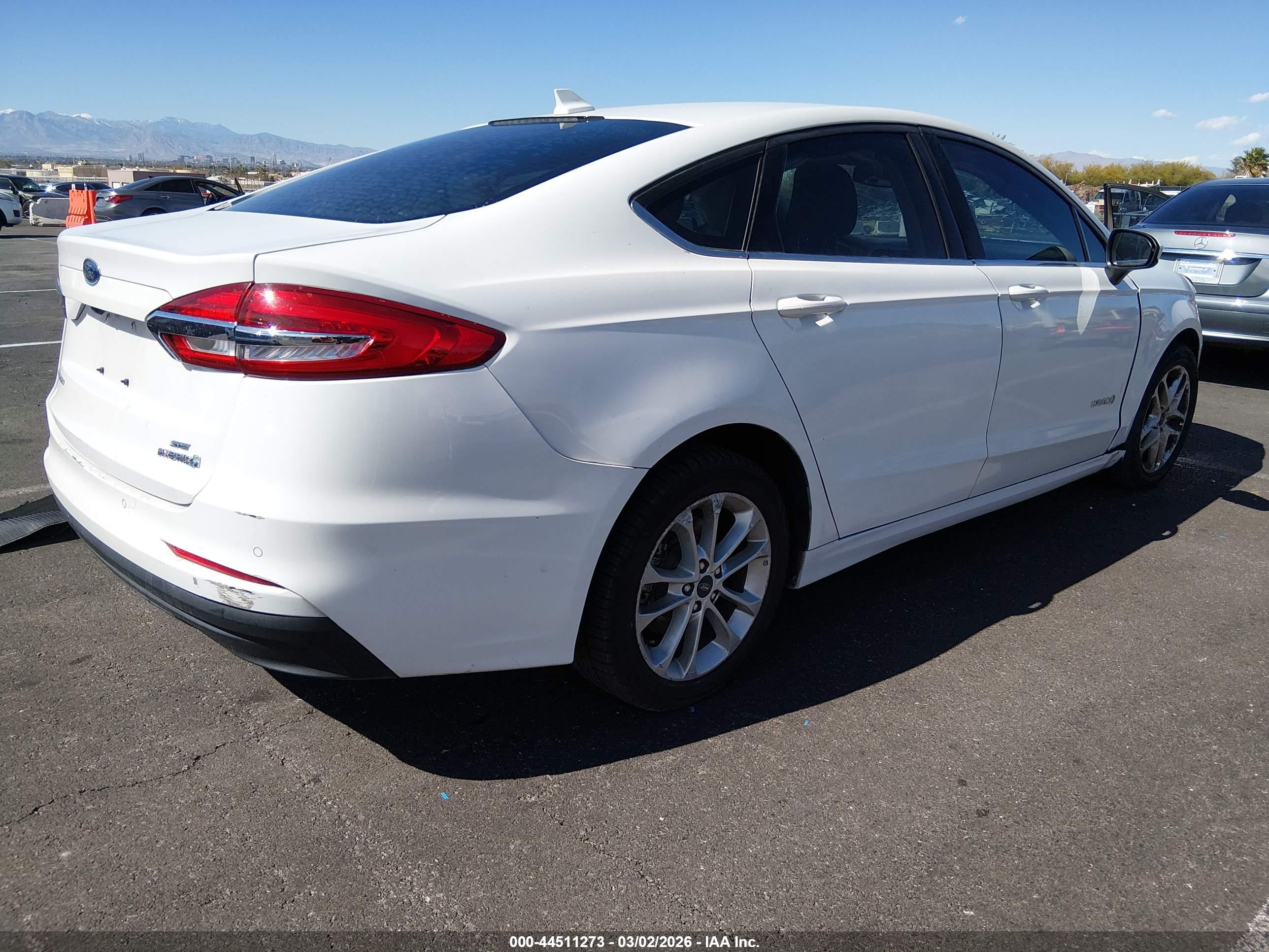FORD FUSION image 4