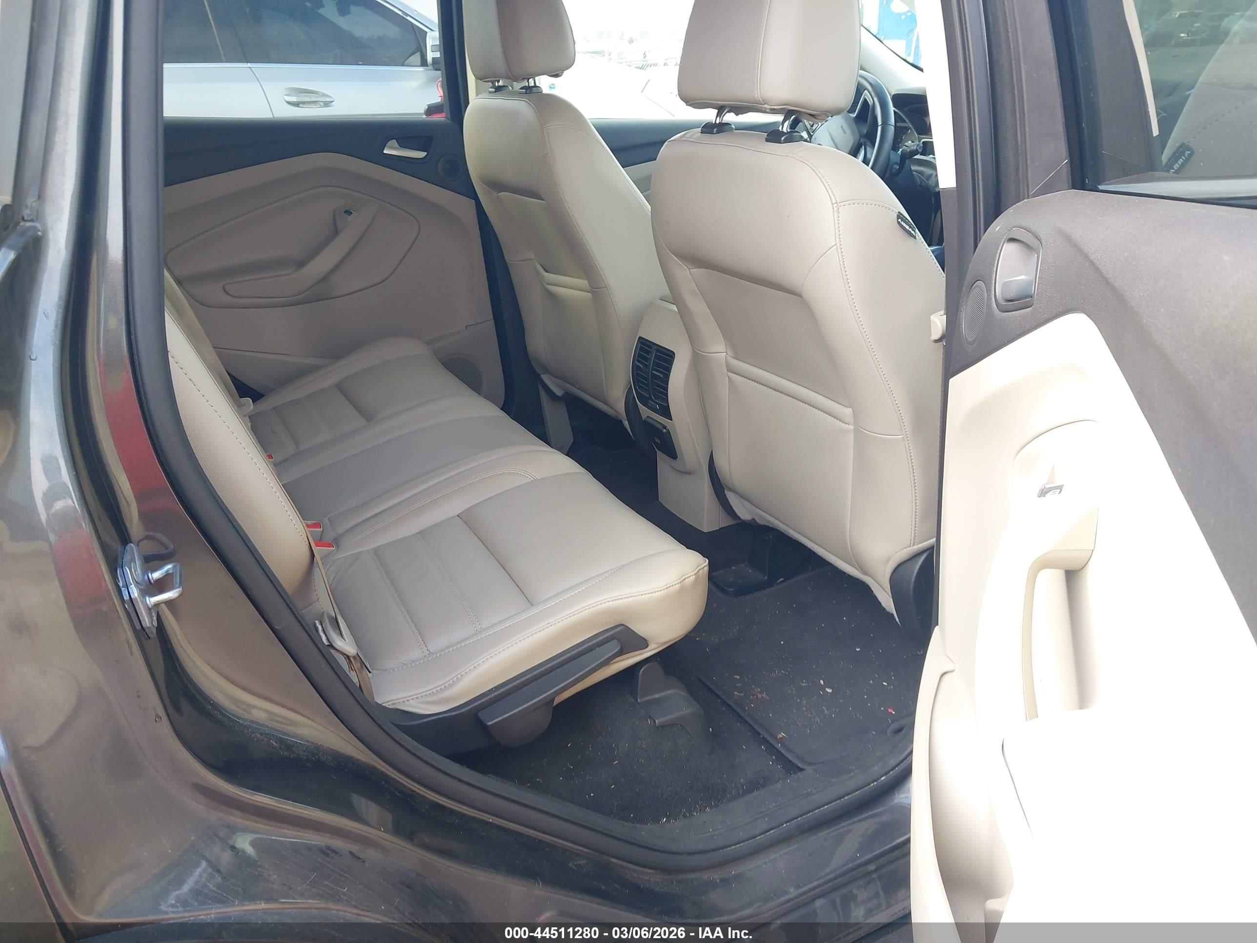 FORD ESCAPE image 8