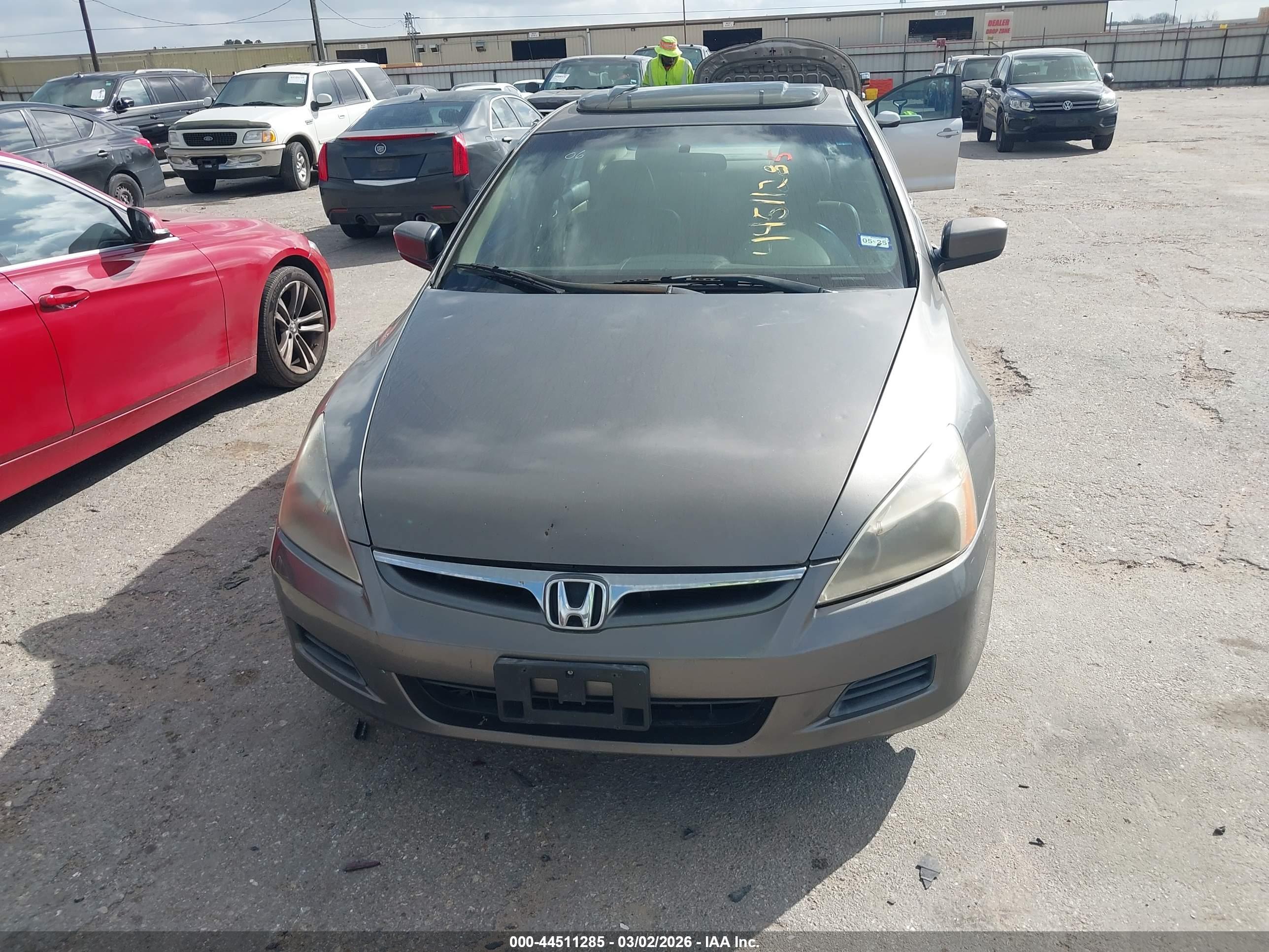 HONDA ACCORD image 6
