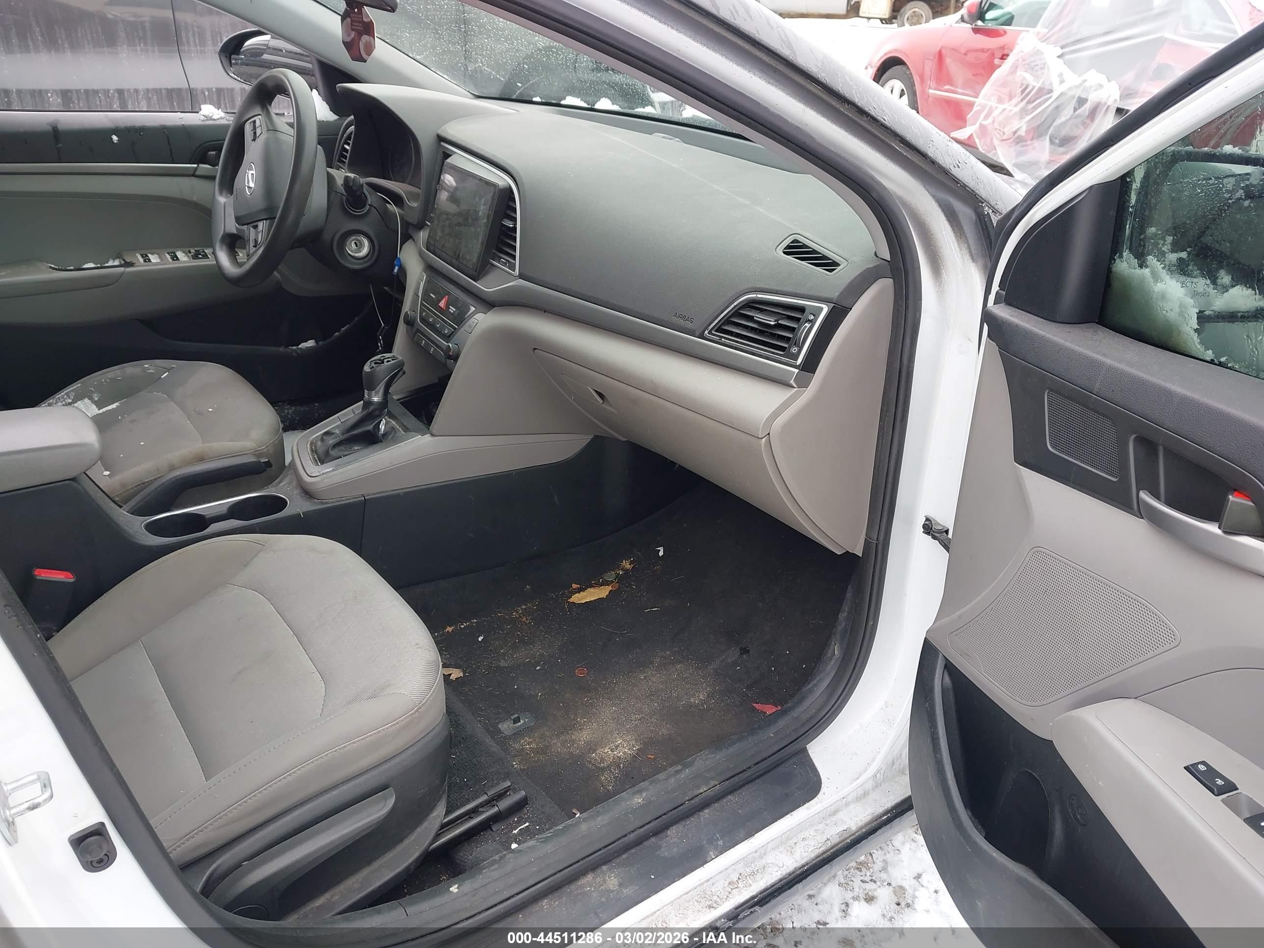 HYUNDAI ELANTRA image 5