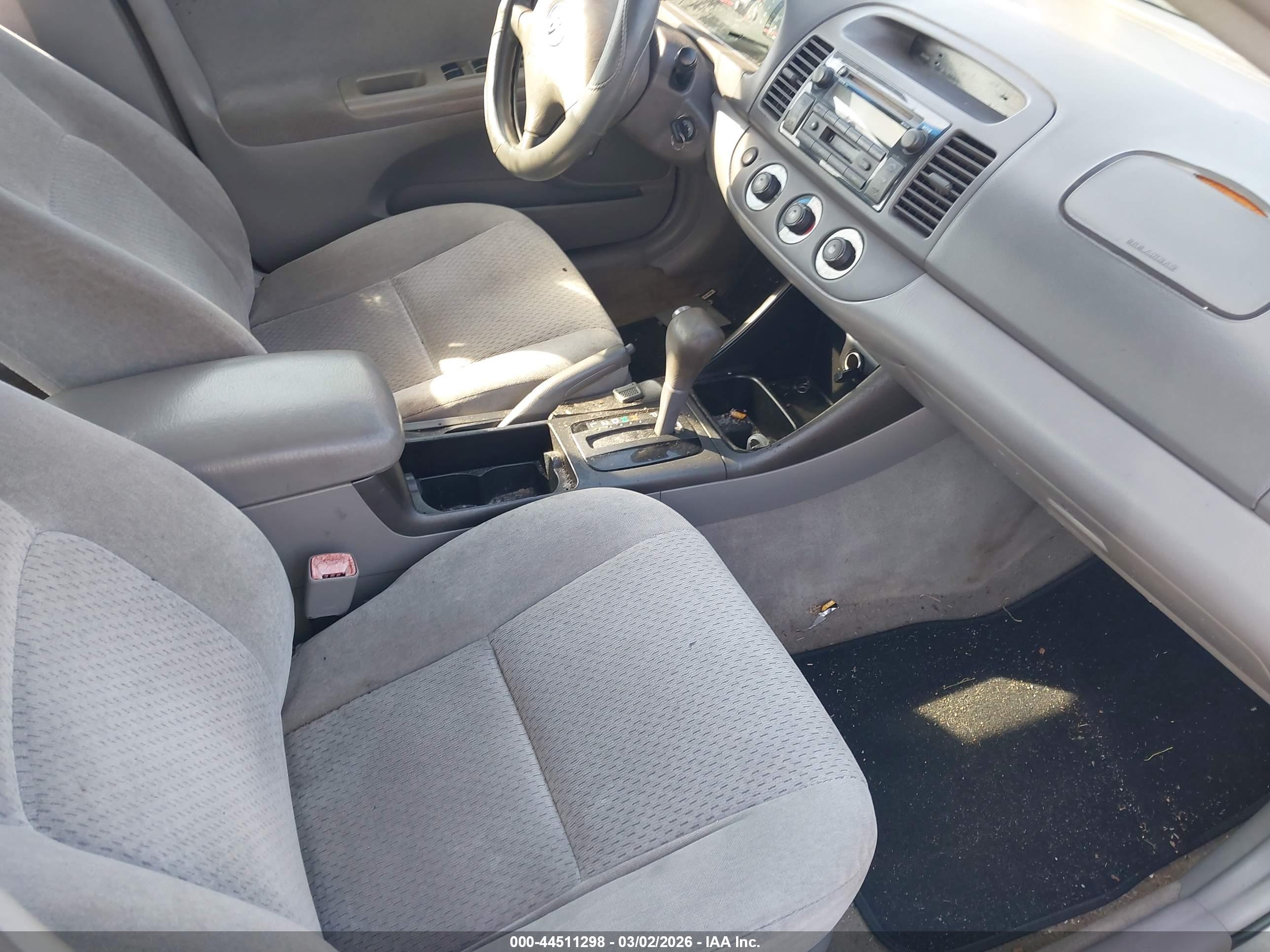 TOYOTA CAMRY image 5