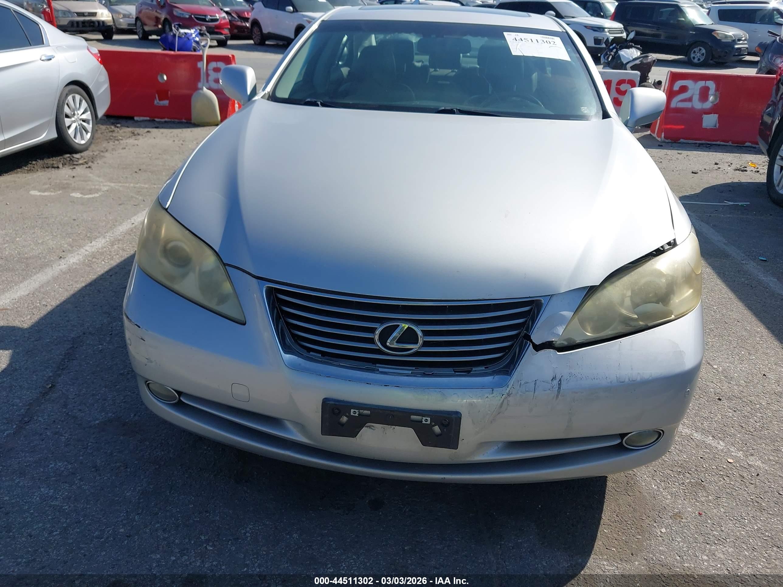 LEXUS ES image 6