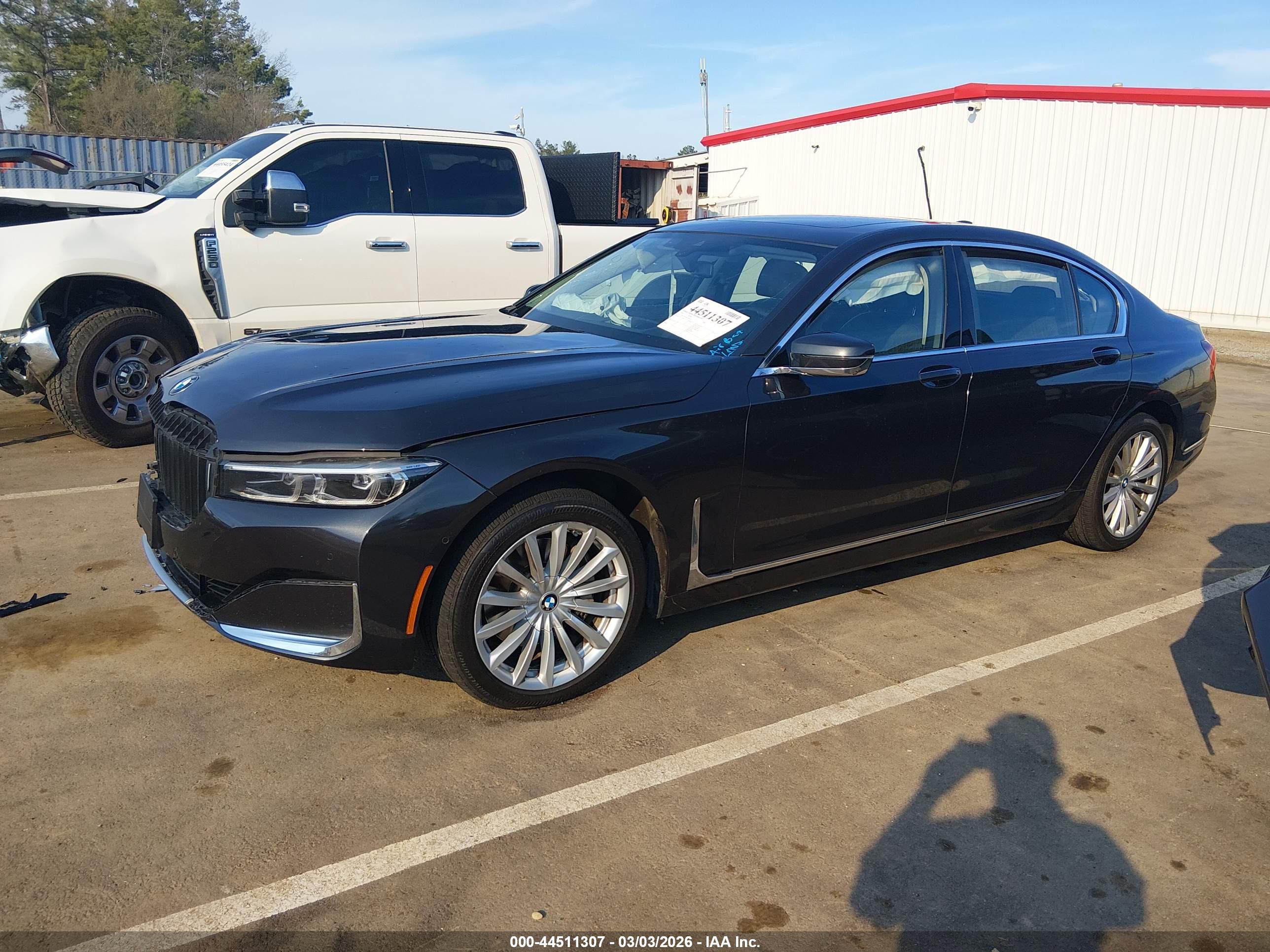 BMW 740 image 2