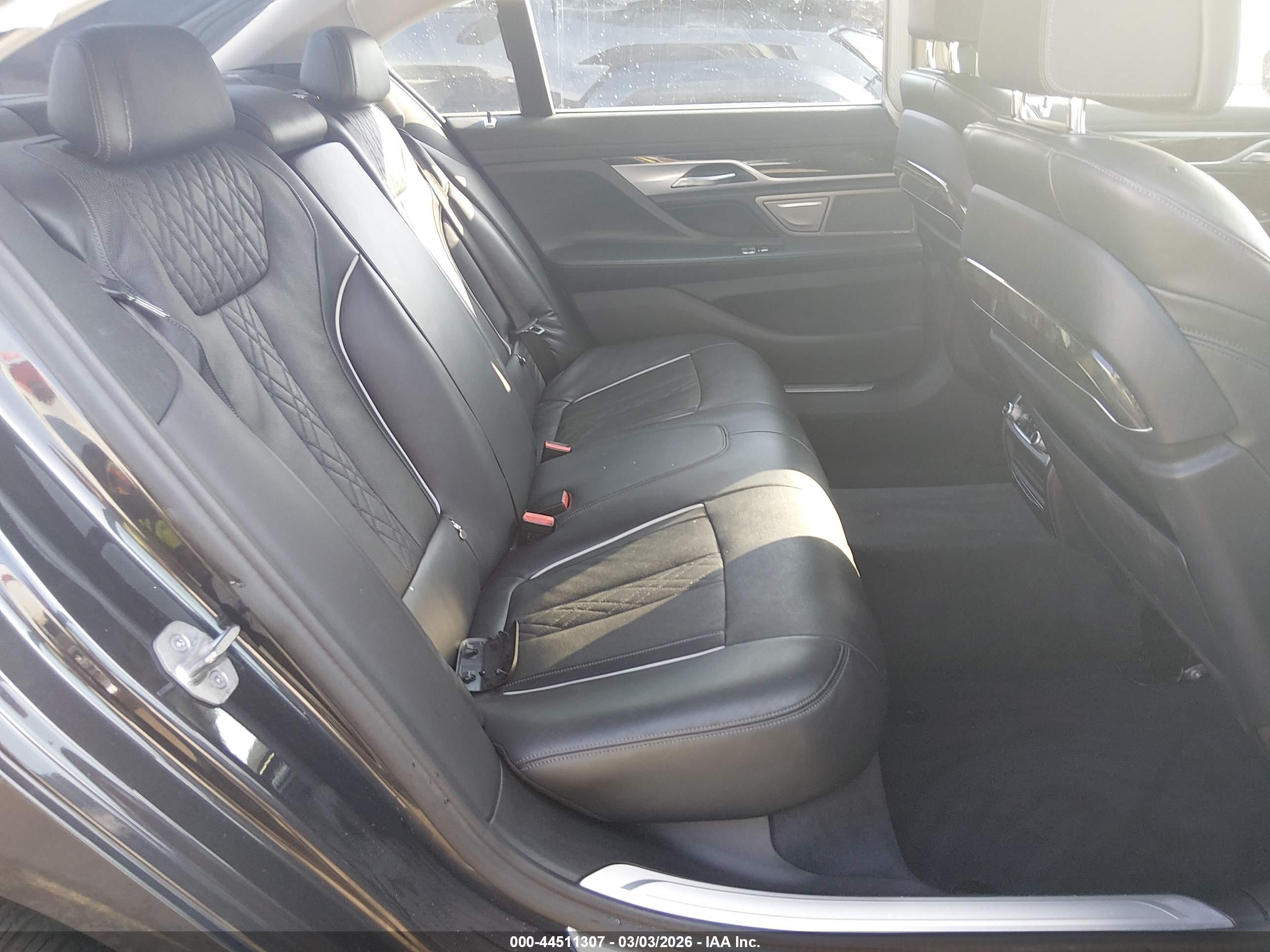 BMW 740 image 8