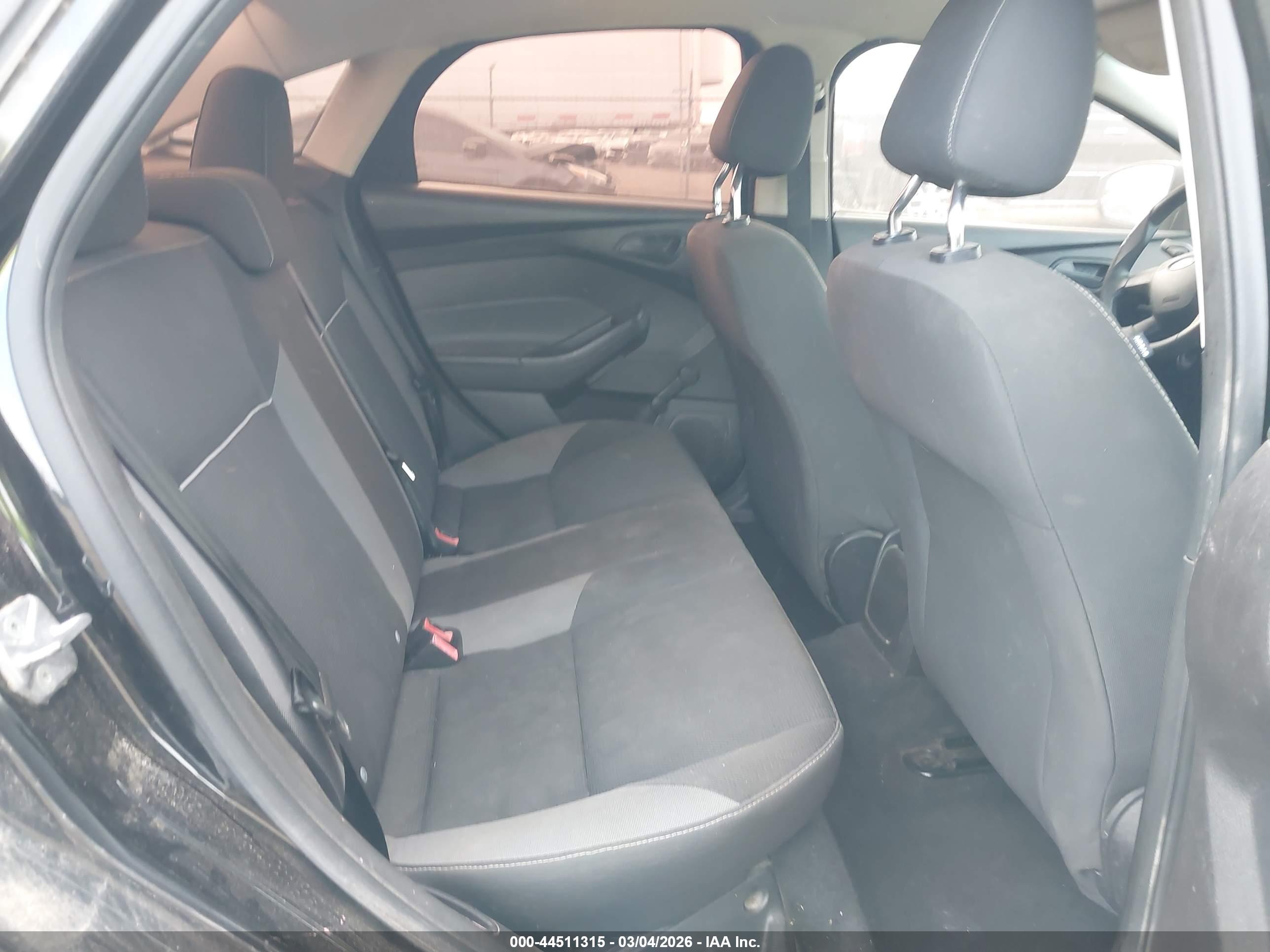 FORD FOCUS image 8