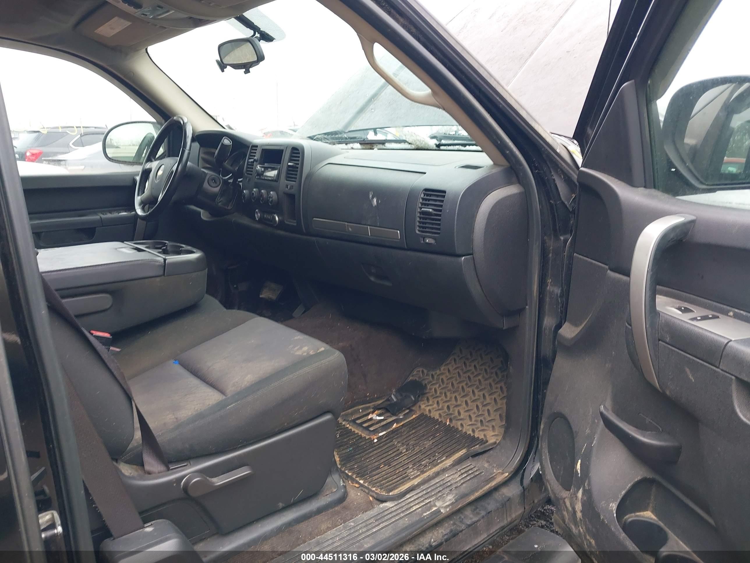 CHEVROLET SILVERADO image 5
