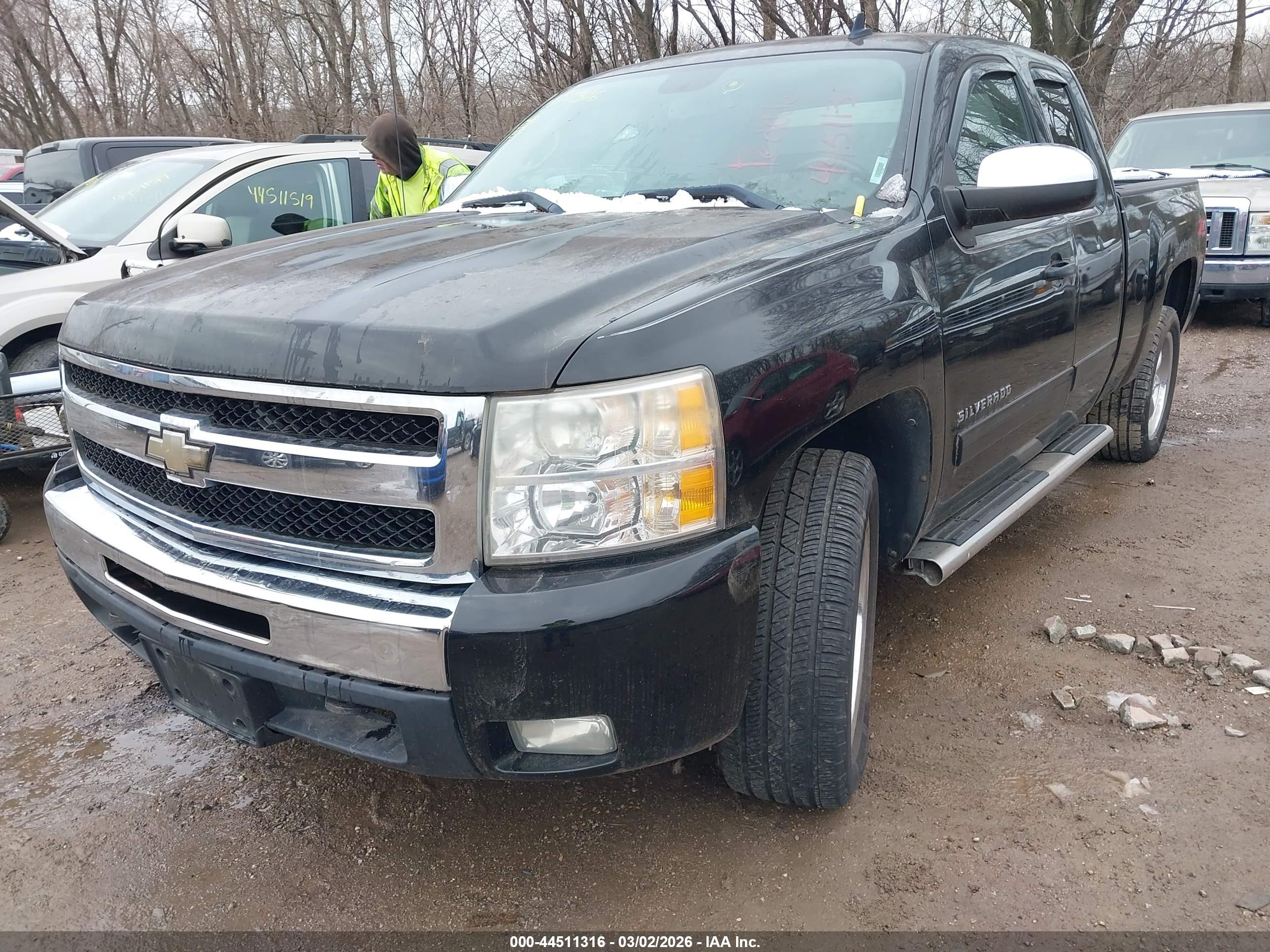 CHEVROLET SILVERADO image 6