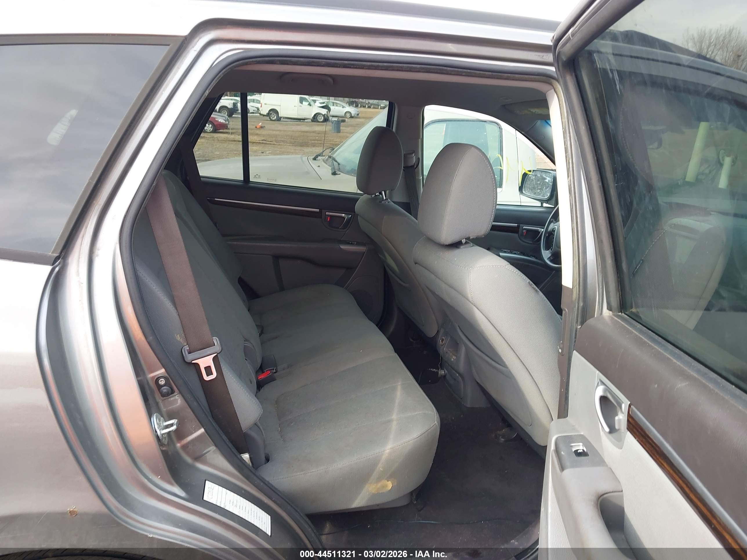 HYUNDAI SANTA image 8