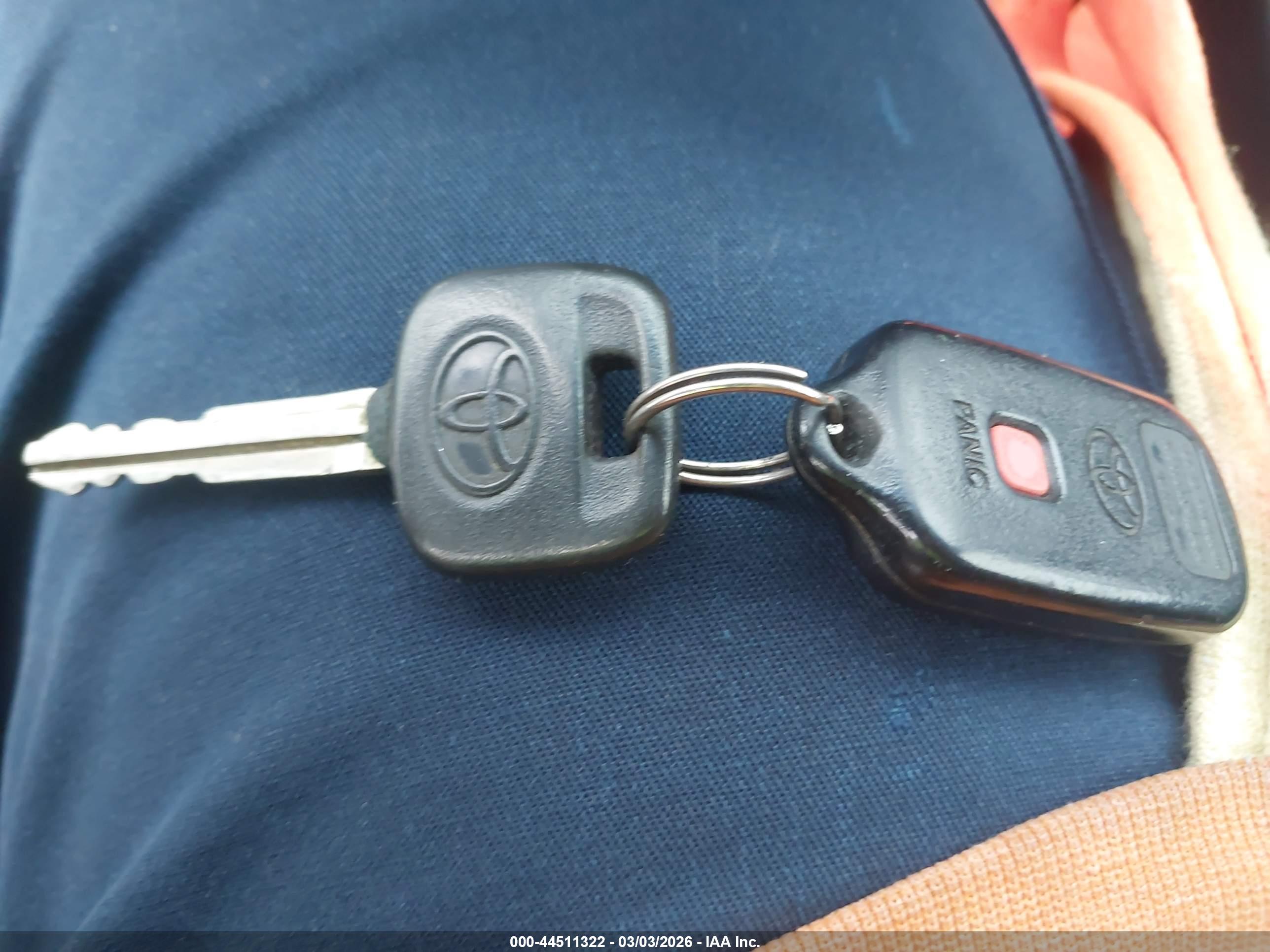 TOYOTA RAV4 image 11