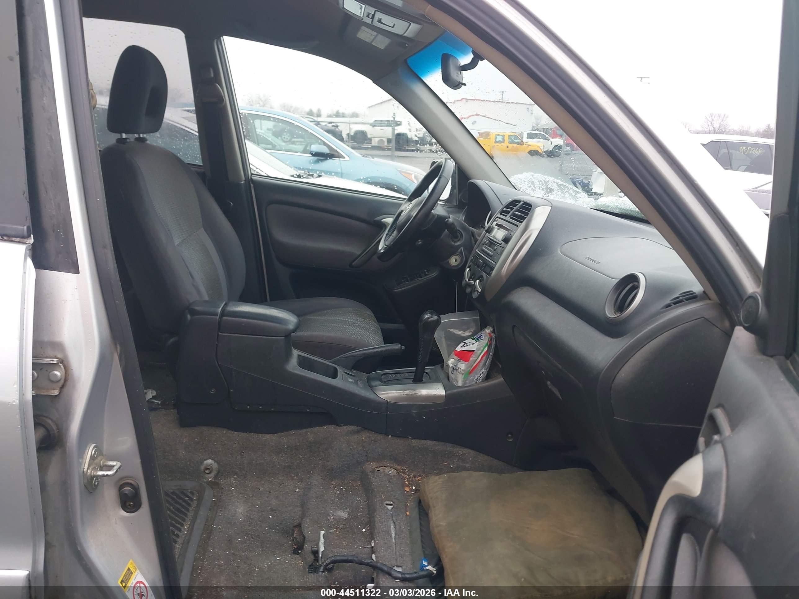 TOYOTA RAV4 image 5