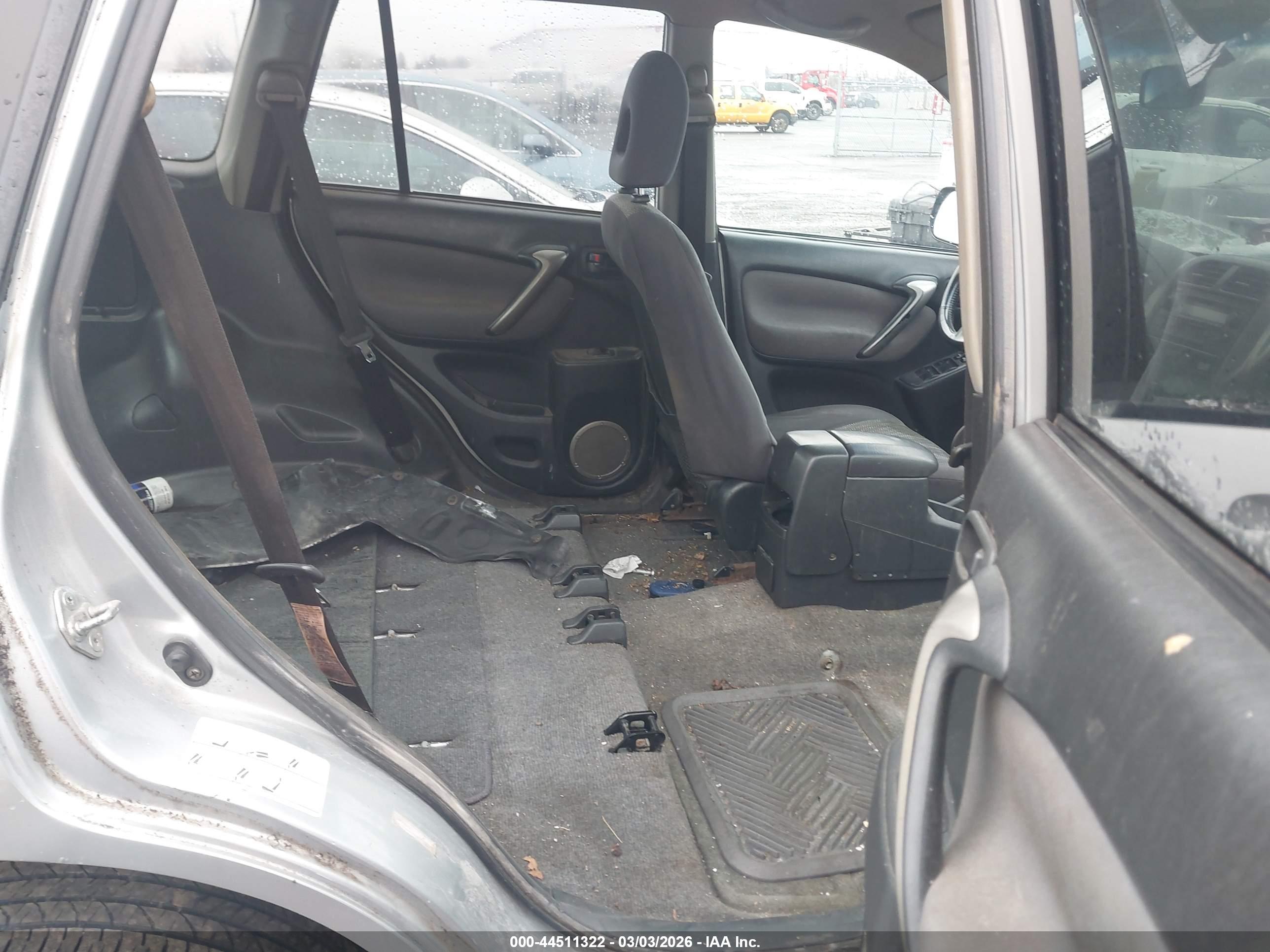 TOYOTA RAV4 image 8