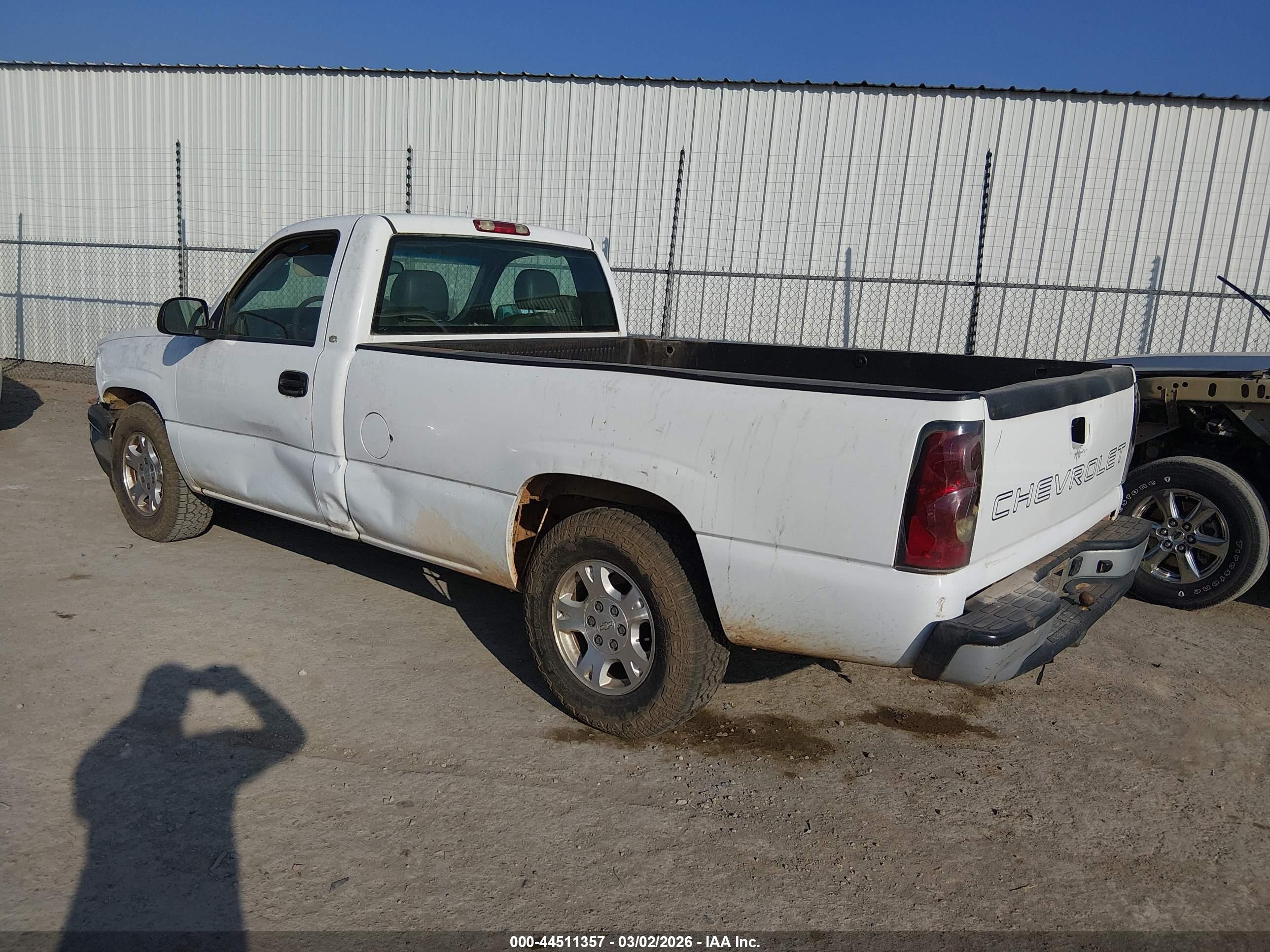 CHEVROLET SILVERADO image 3