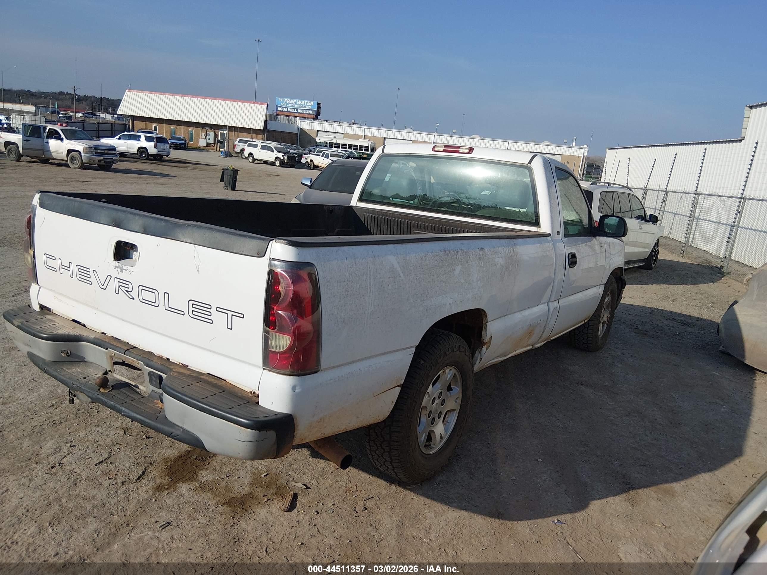 CHEVROLET SILVERADO image 4