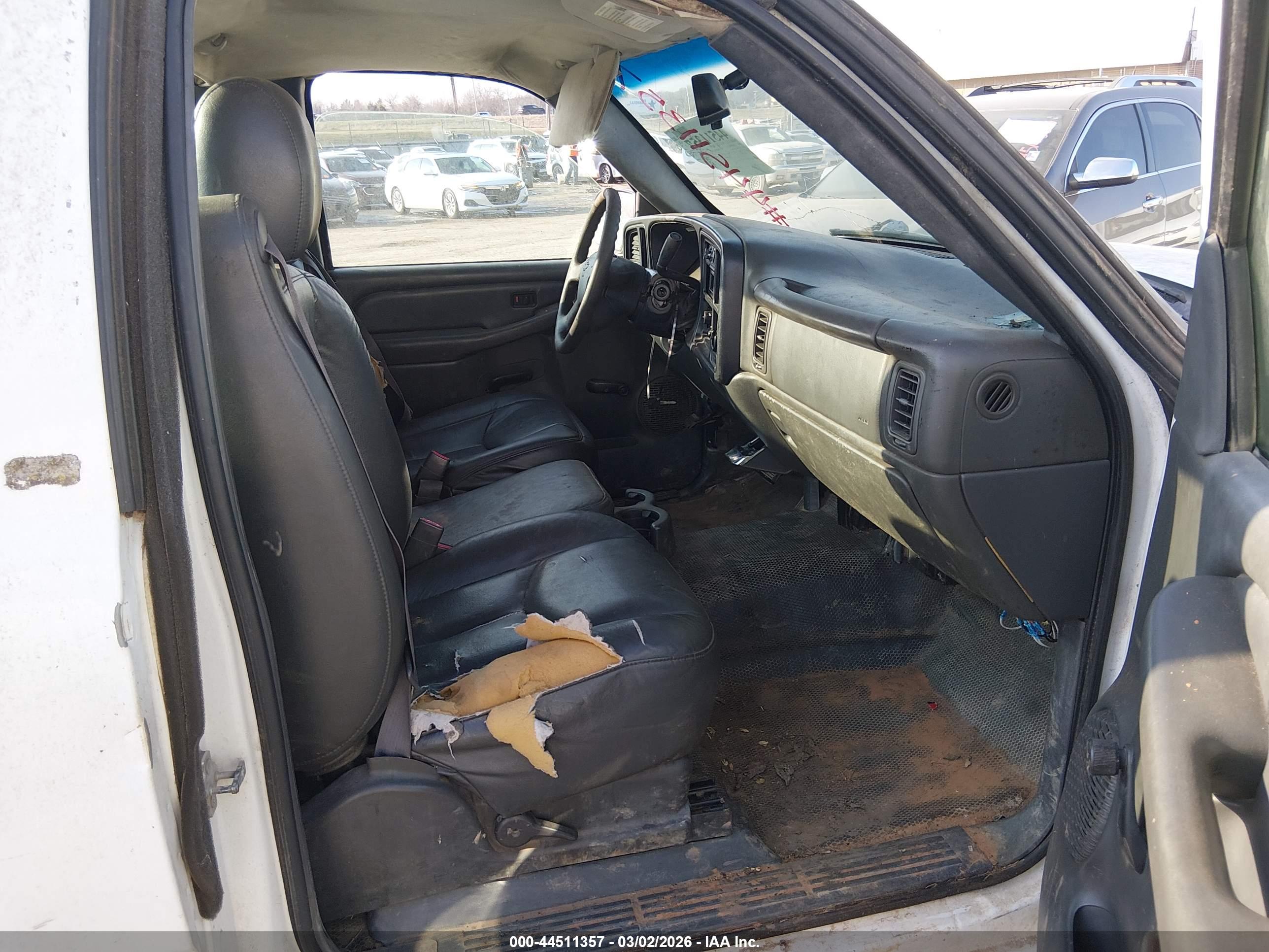 CHEVROLET SILVERADO image 5