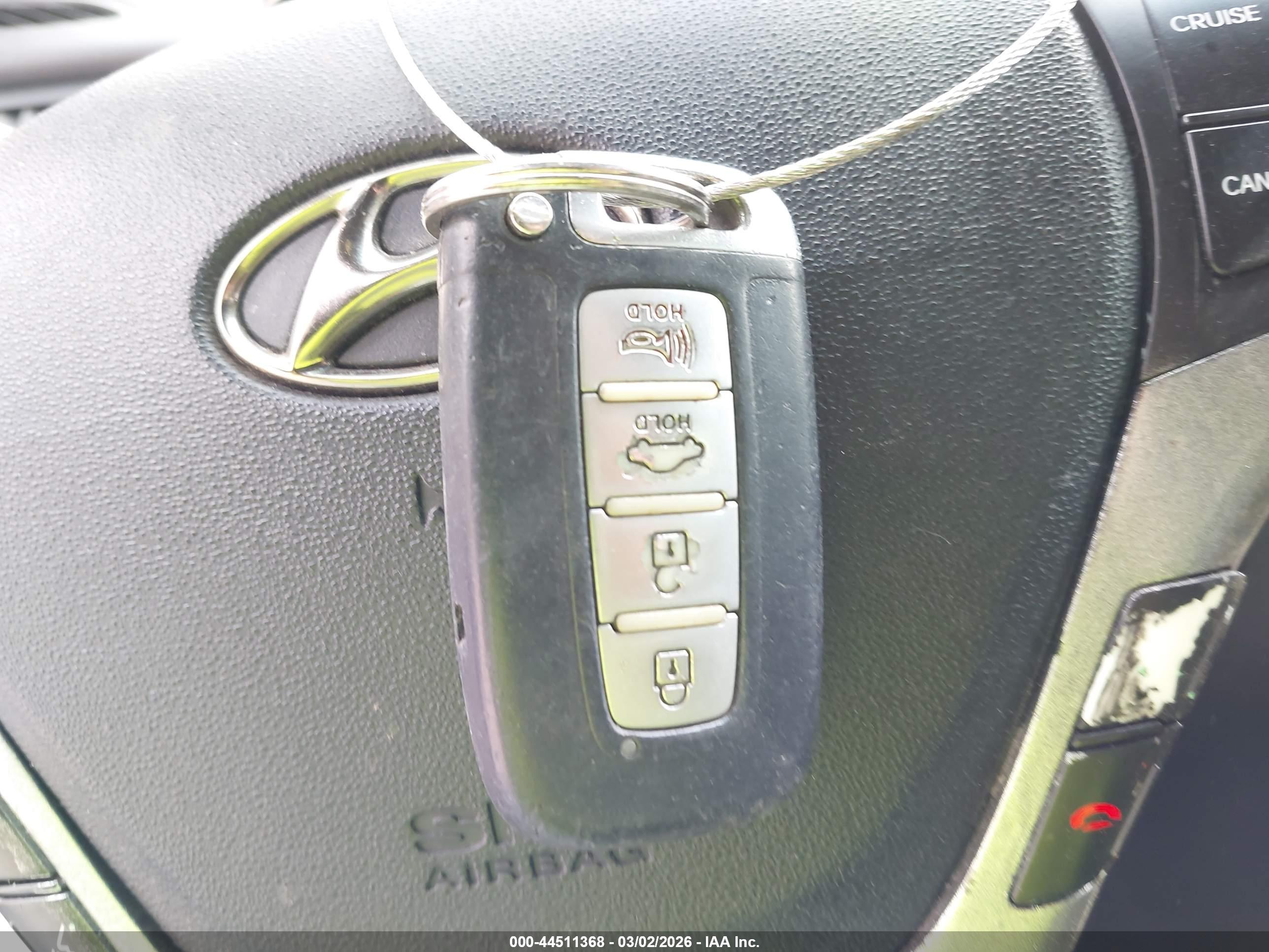 HYUNDAI GENESIS image 11