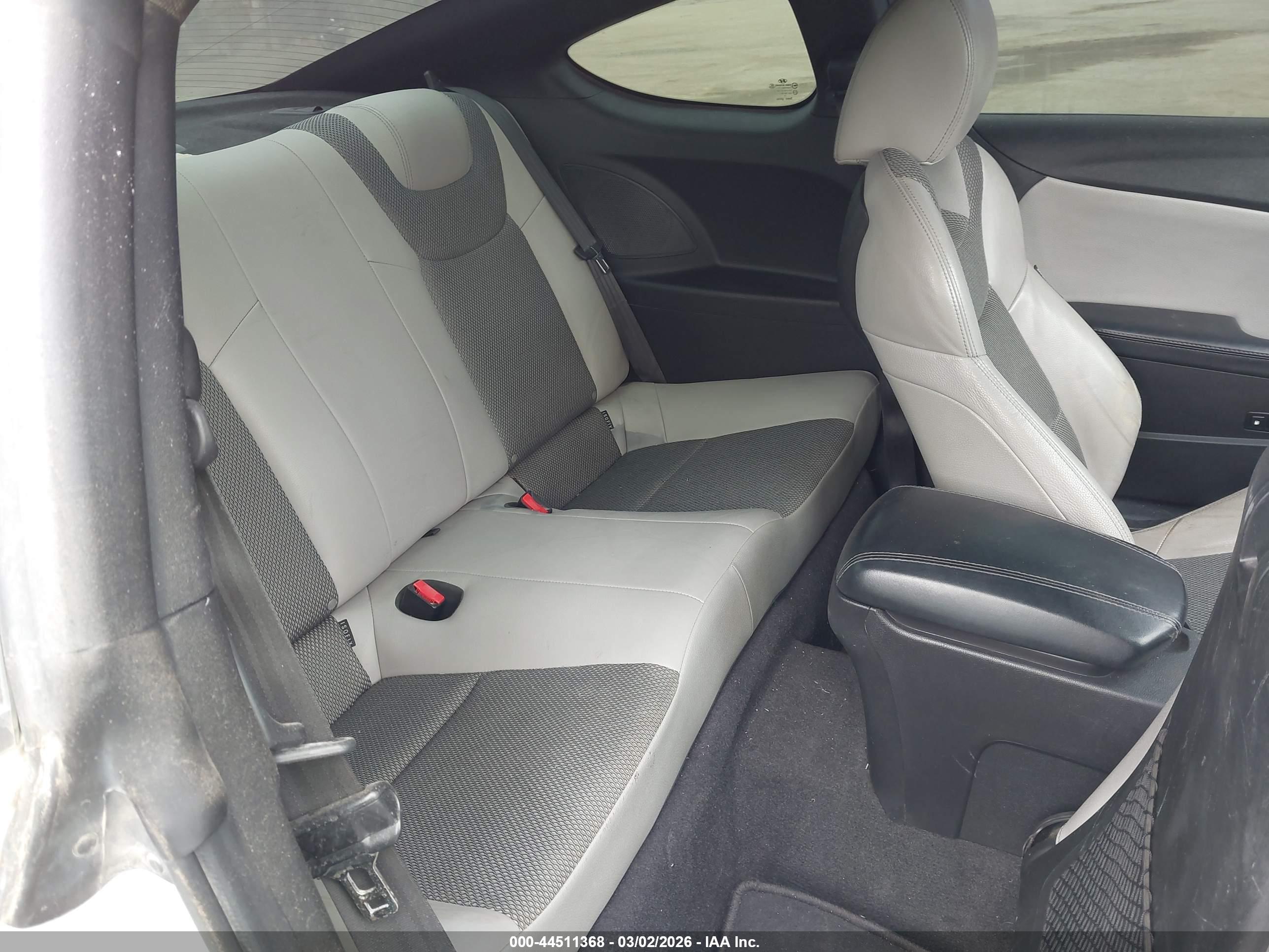 HYUNDAI GENESIS image 8