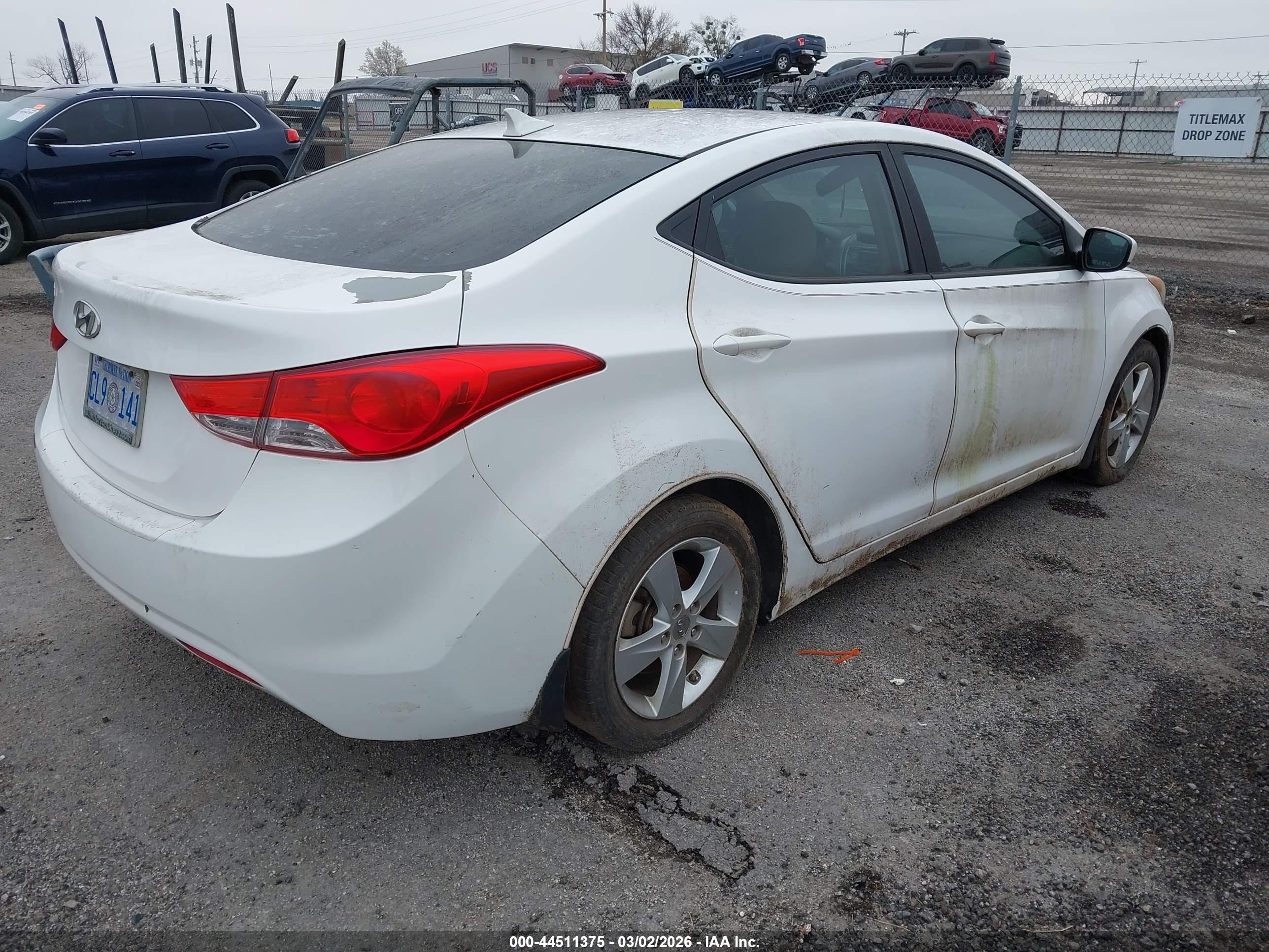 HYUNDAI ELANTRA image 4