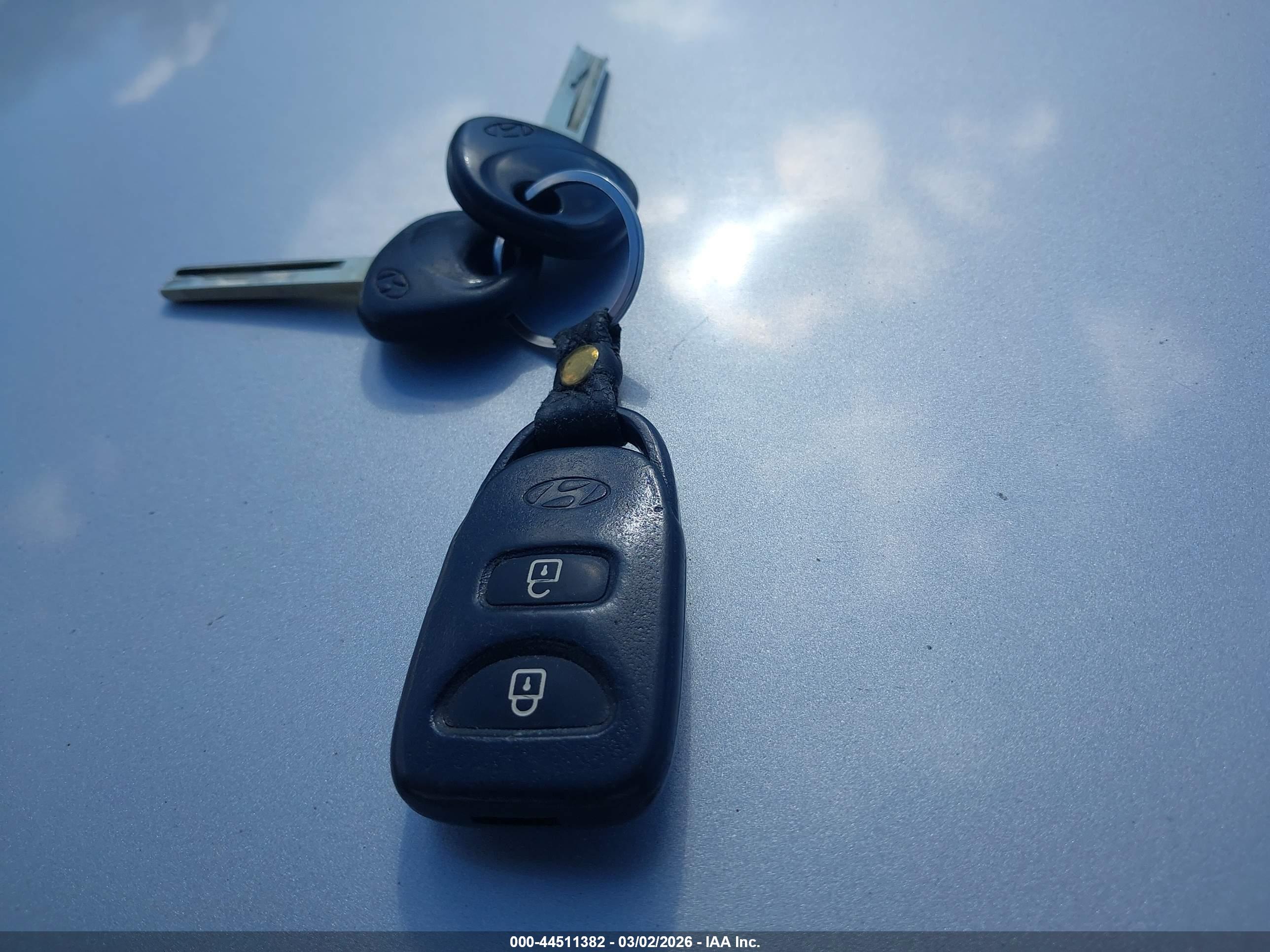 HYUNDAI ACCENT image 11