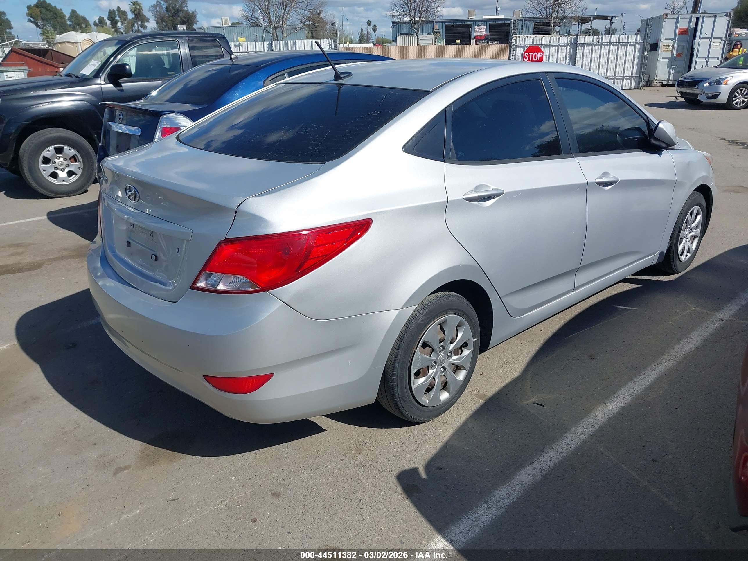 HYUNDAI ACCENT image 4
