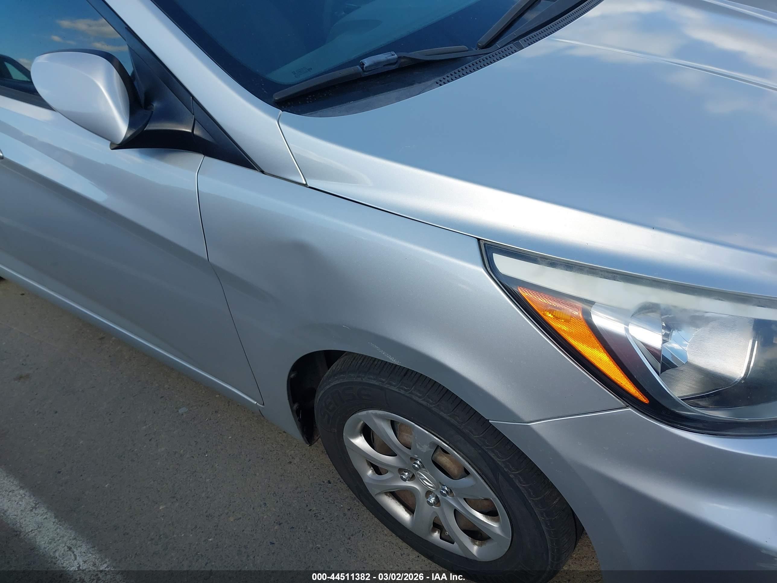 HYUNDAI ACCENT image 6