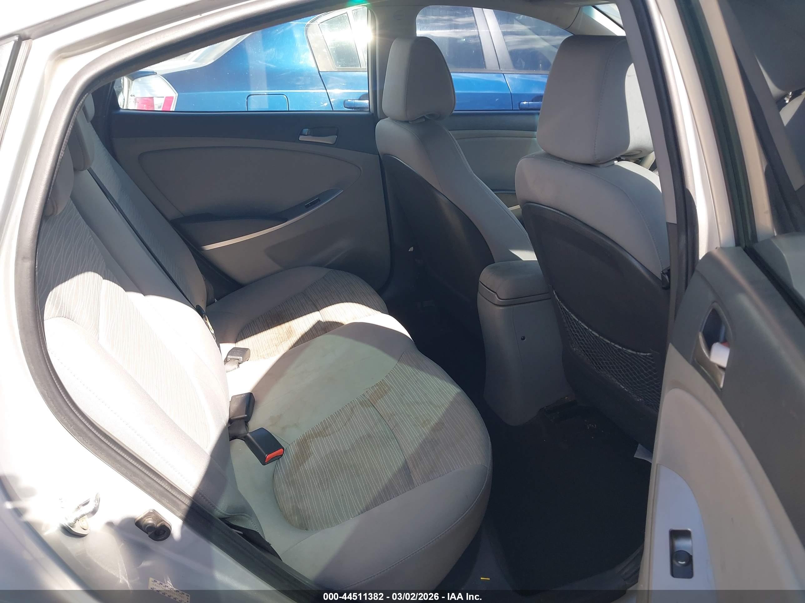HYUNDAI ACCENT image 8