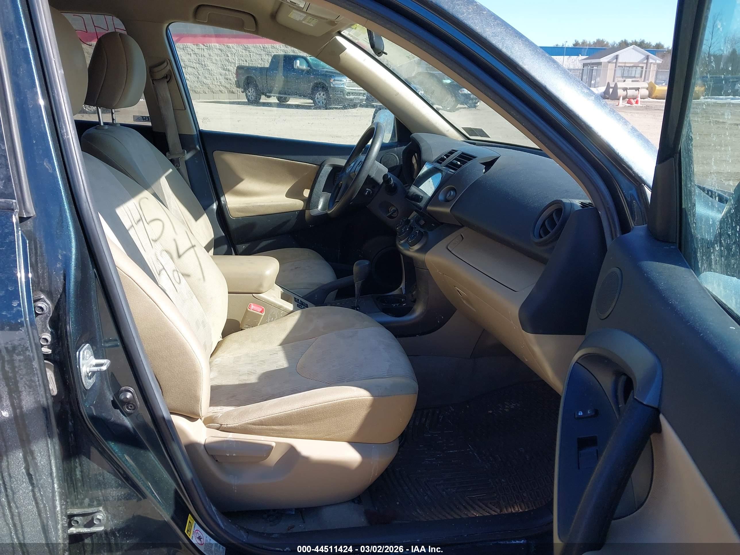 TOYOTA RAV4 image 5