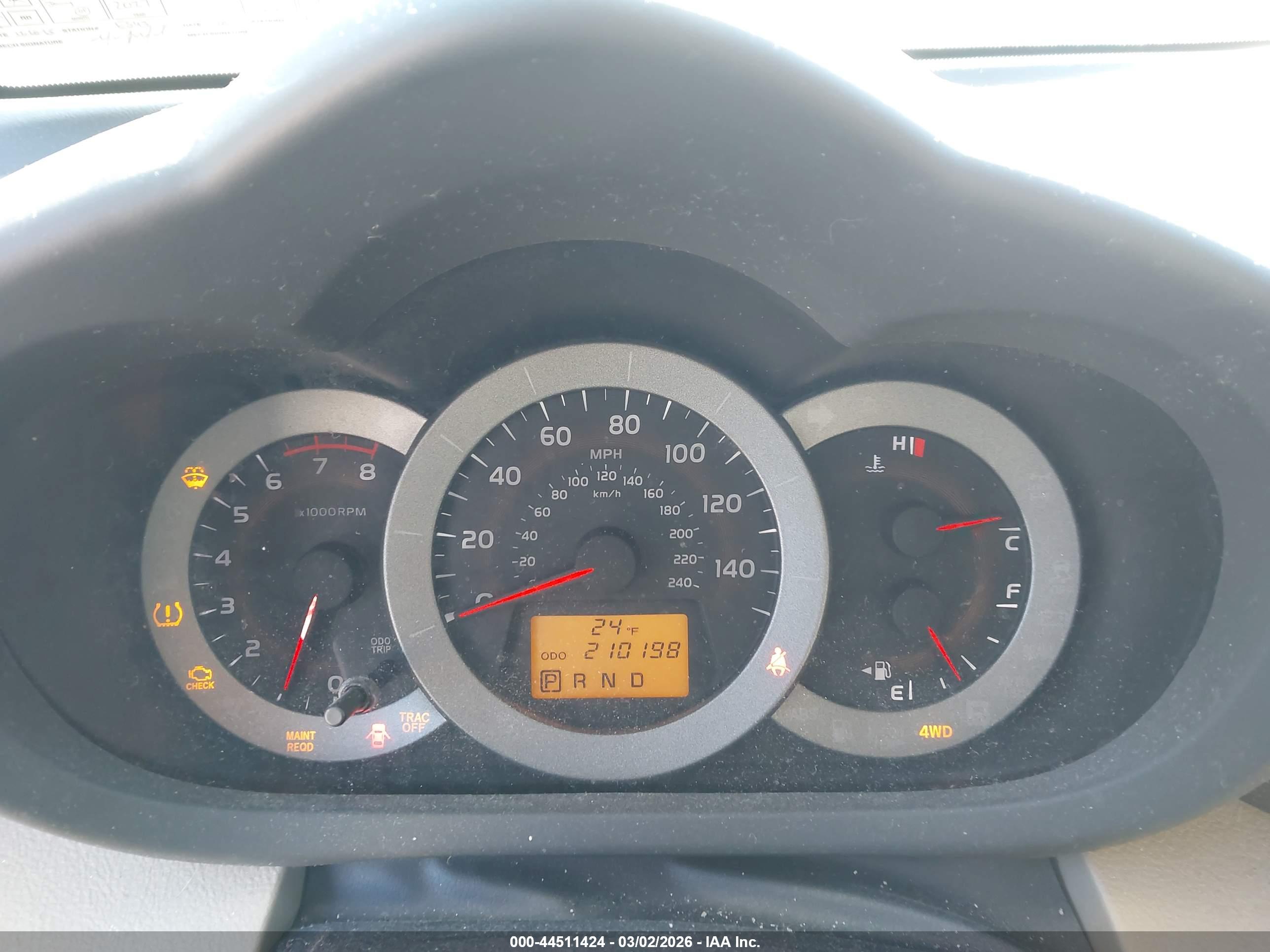 TOYOTA RAV4 image 7
