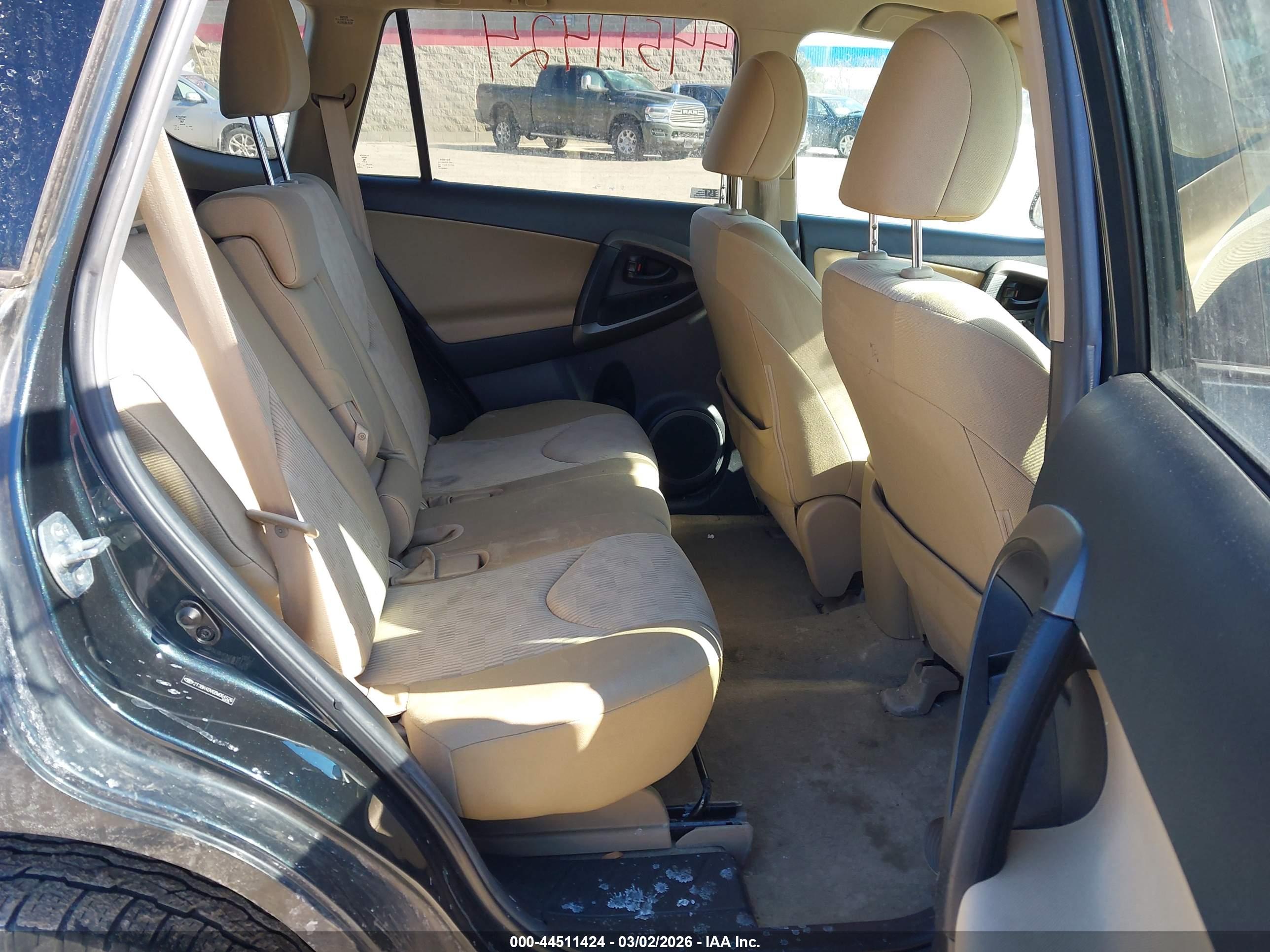 TOYOTA RAV4 image 8