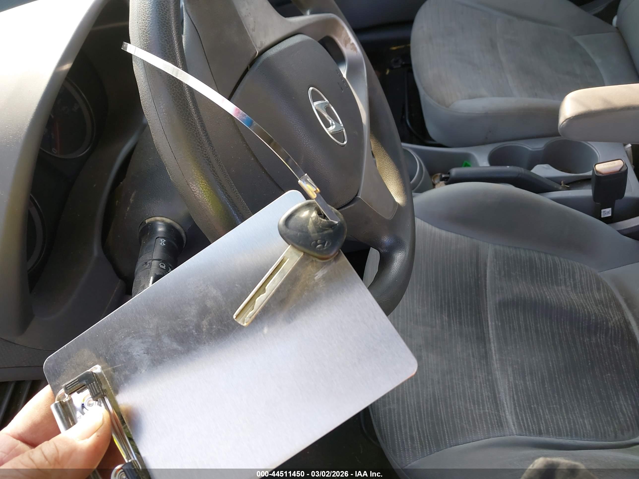 HYUNDAI ACCENT image 11