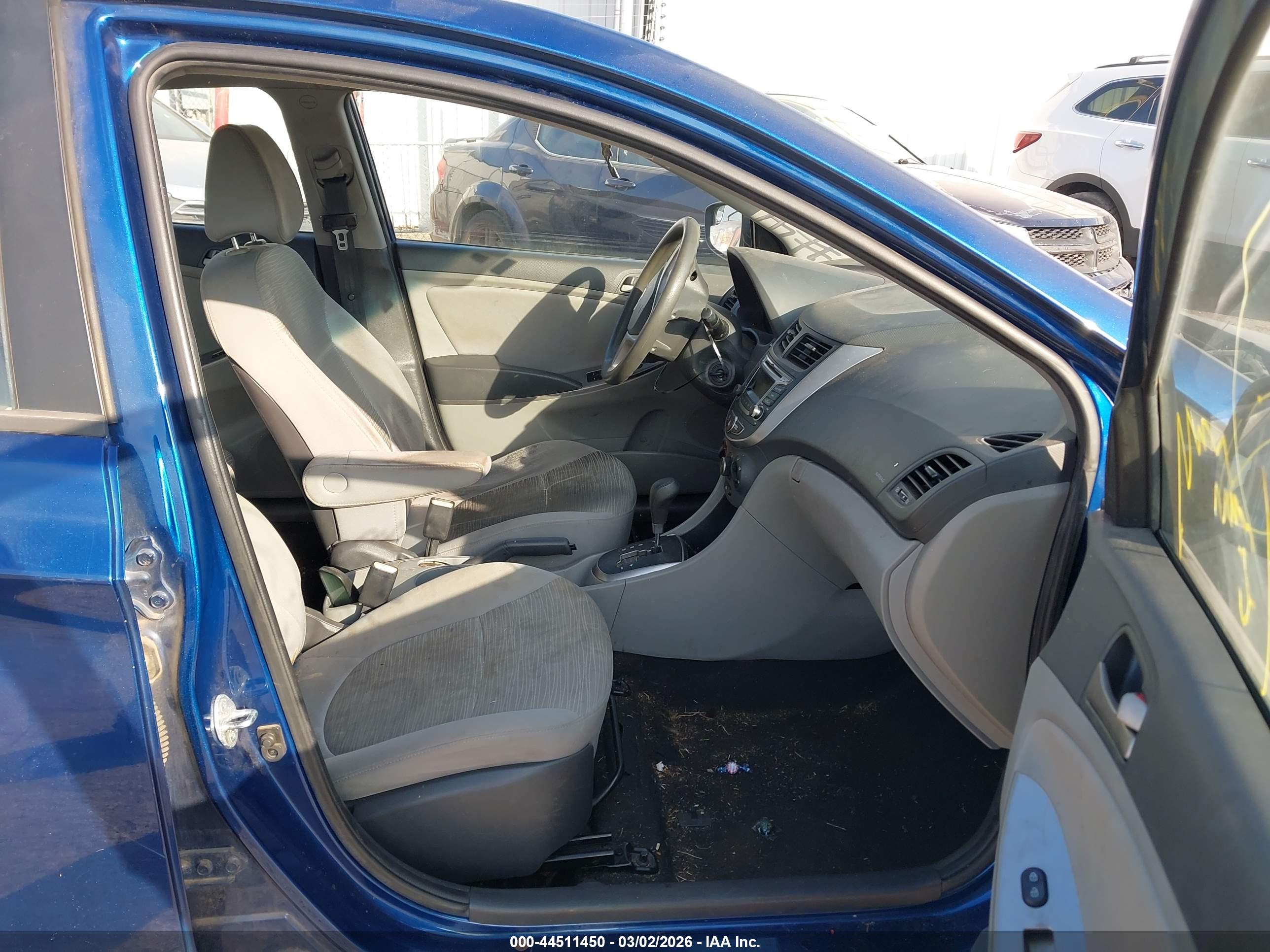 HYUNDAI ACCENT image 5