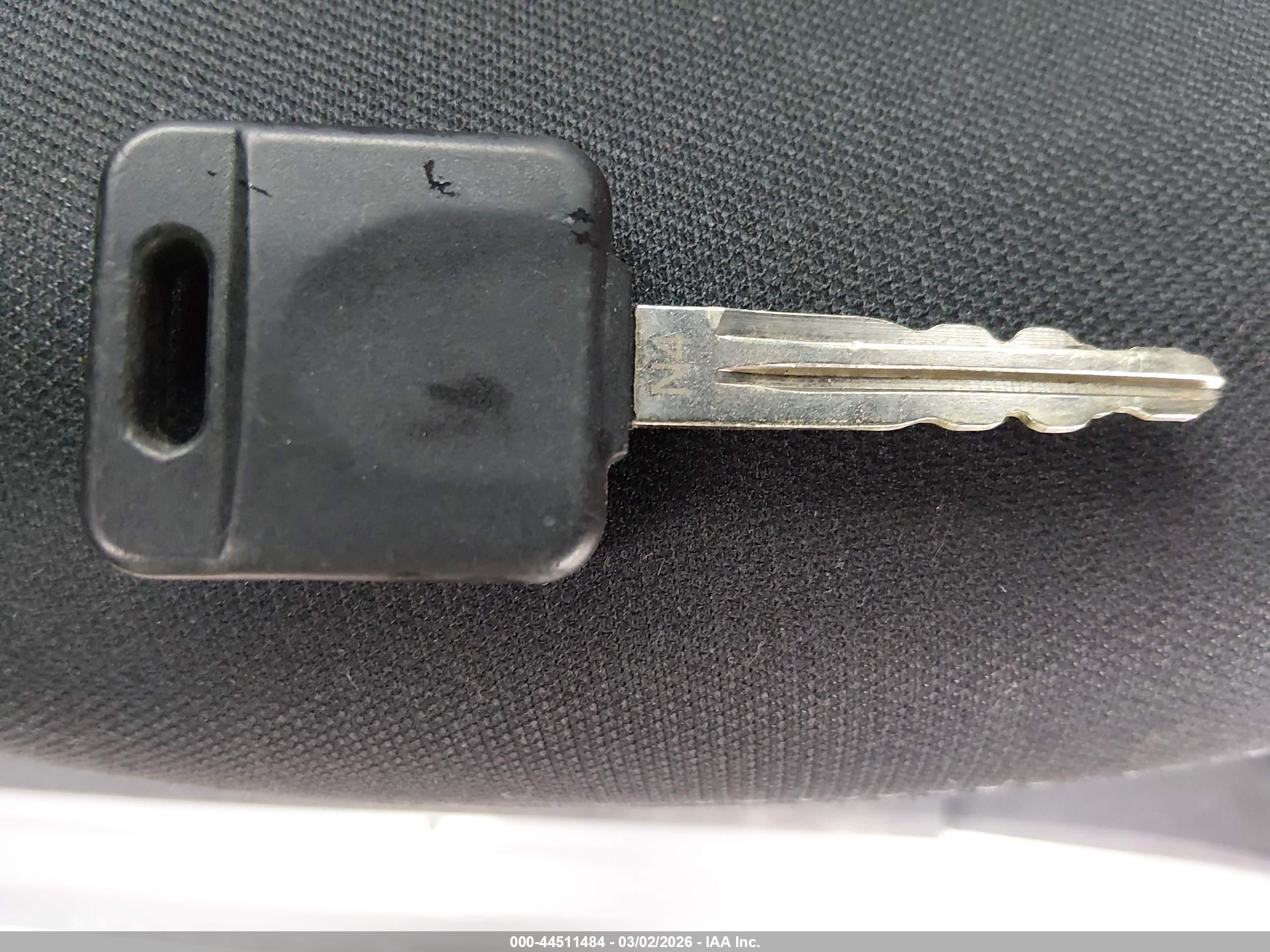 NISSAN VERSA image 11