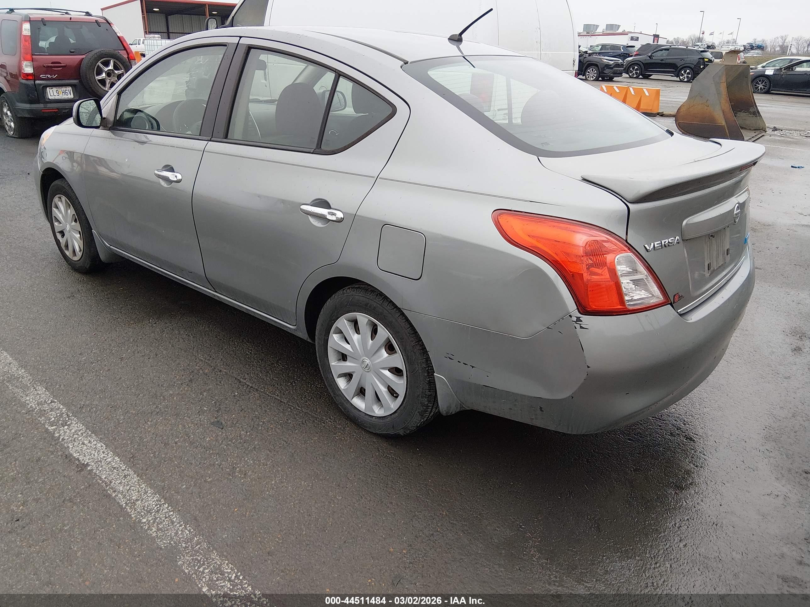 NISSAN VERSA image 3