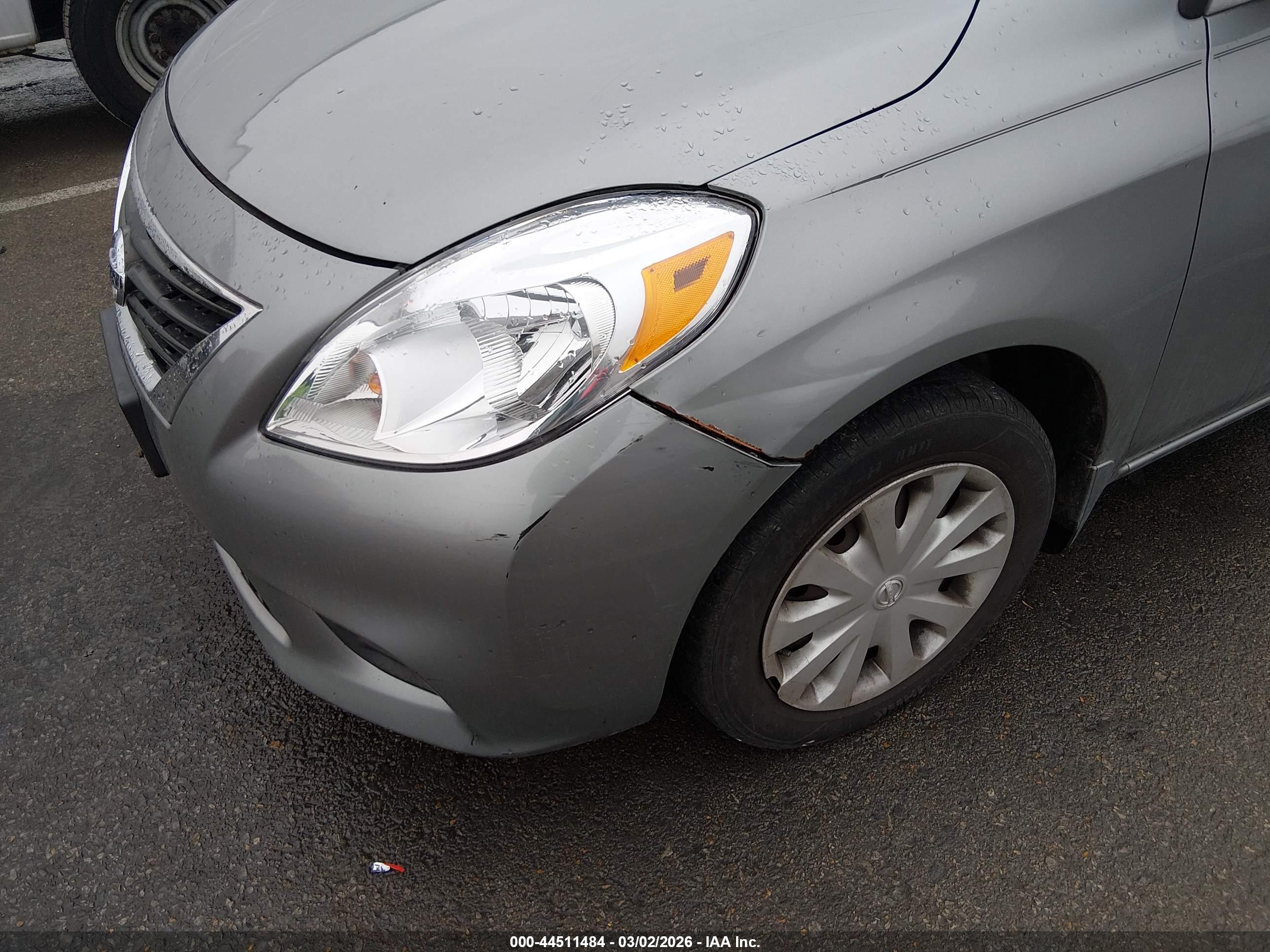 NISSAN VERSA image 6