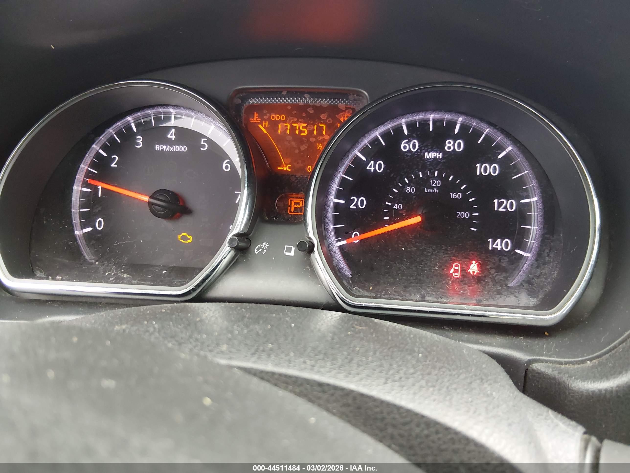 NISSAN VERSA image 7
