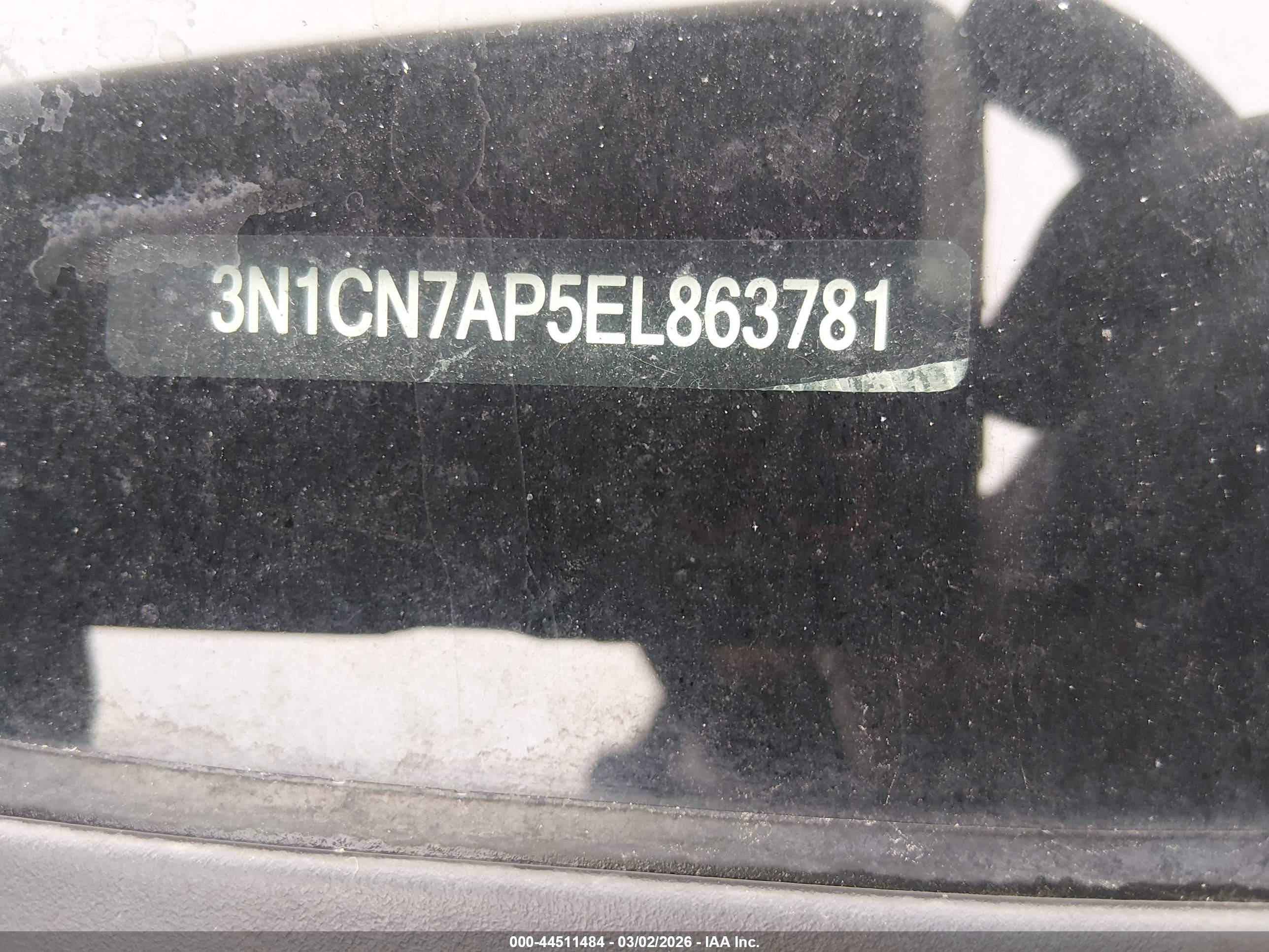NISSAN VERSA image 9